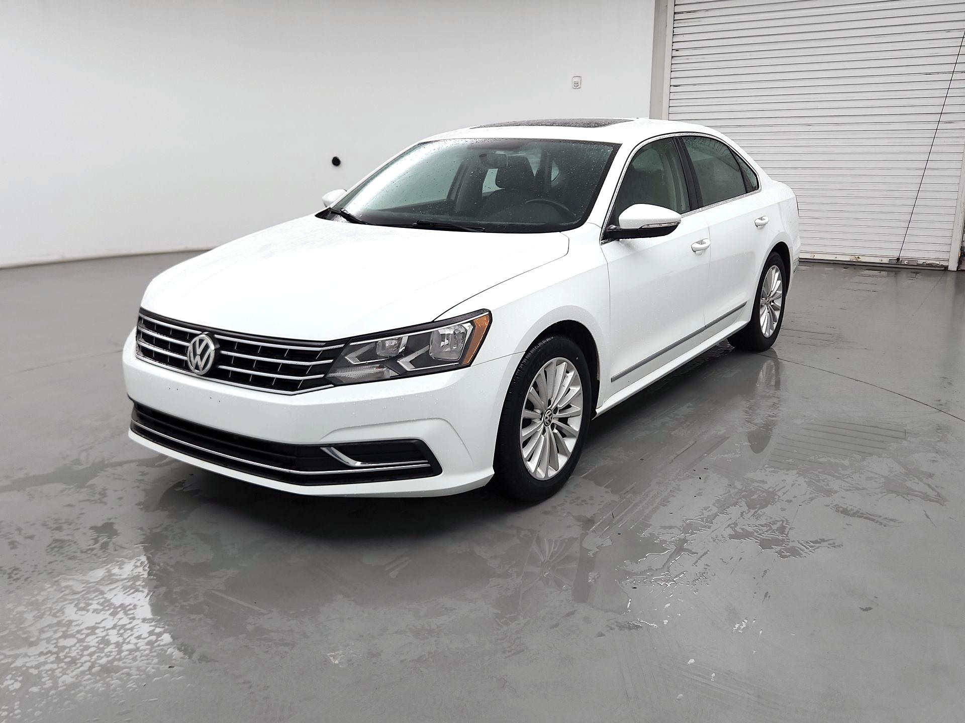 Thumbnail: 2016 Volkswagen Passat - 3
