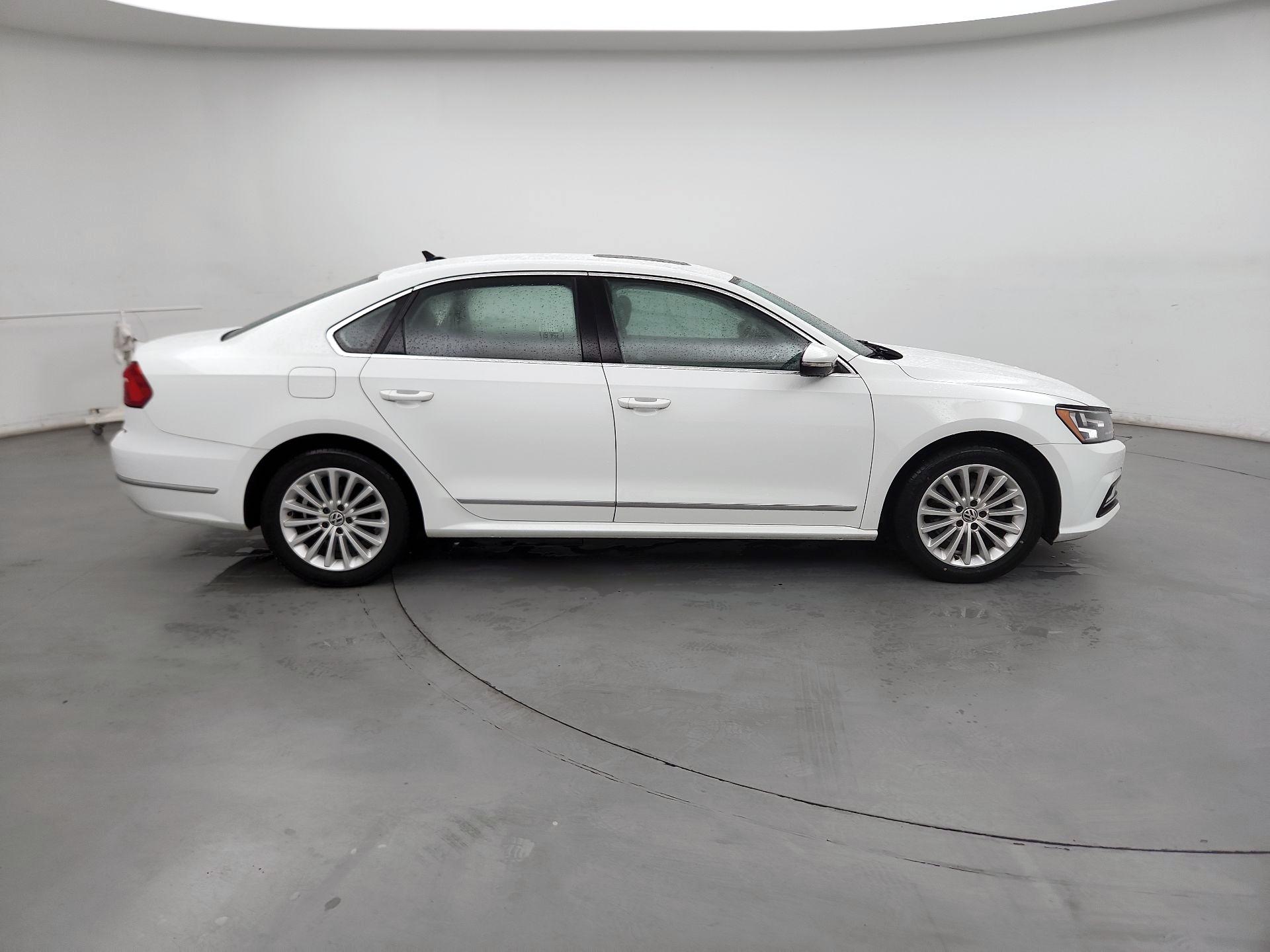 Thumbnail: 2016 Volkswagen Passat - 4