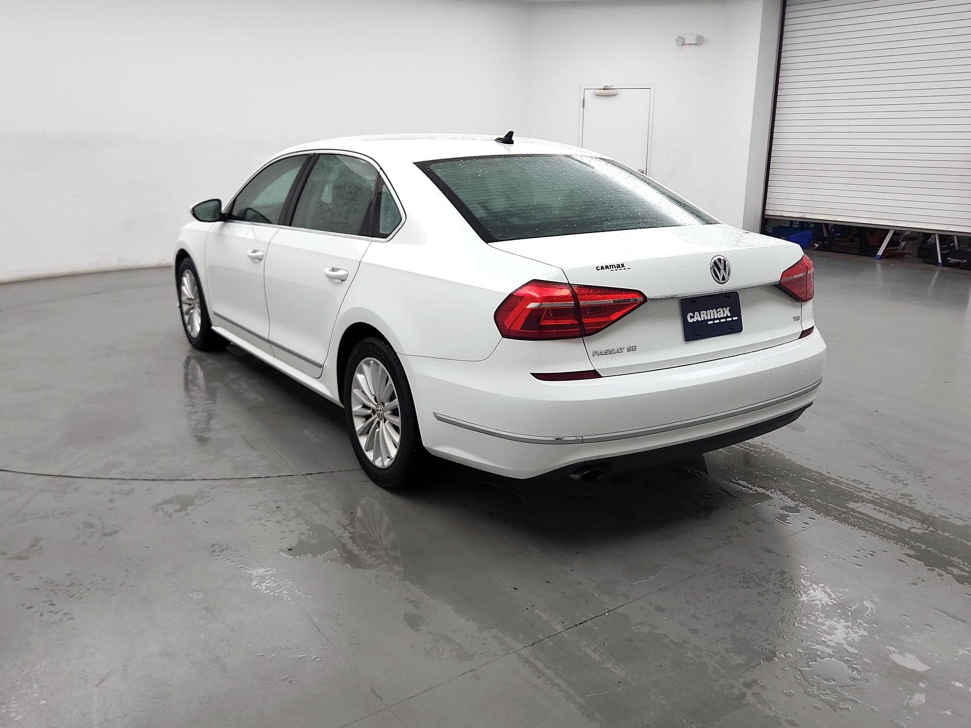 Thumbnail: 2016 Volkswagen Passat - 7