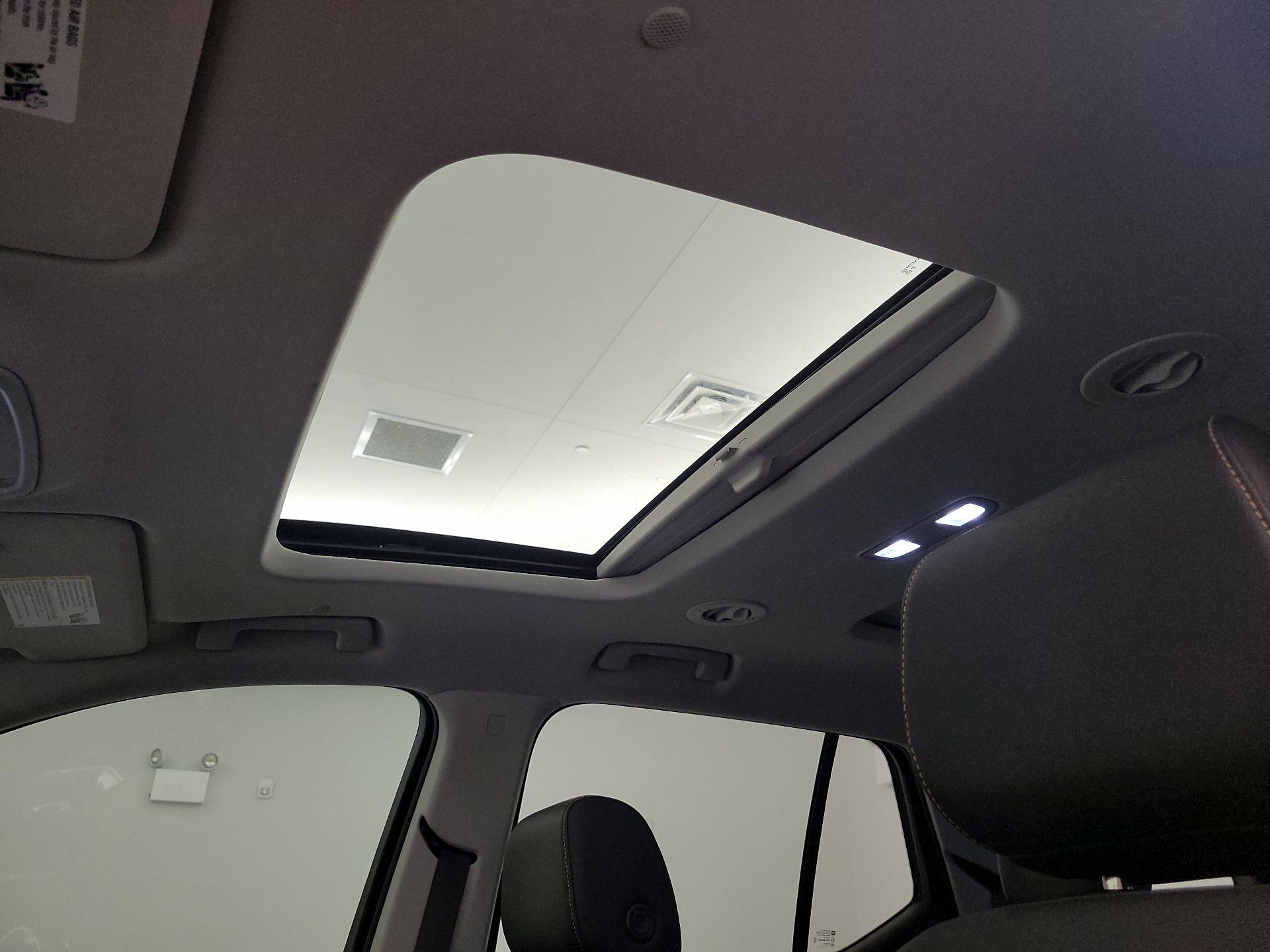 Thumbnail: 2021 Chevrolet Traverse - 19