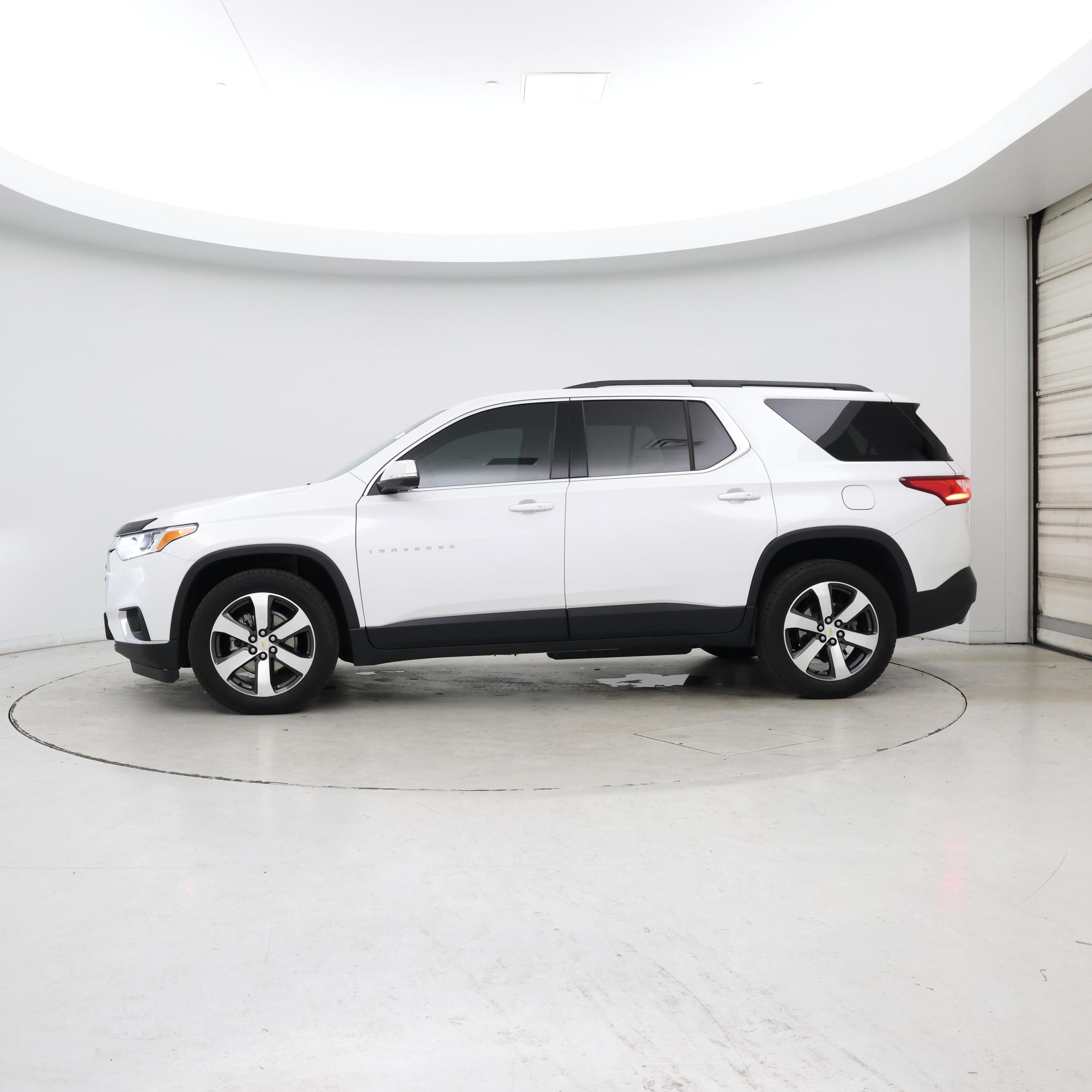 Thumbnail: 2021 Chevrolet Traverse - 3