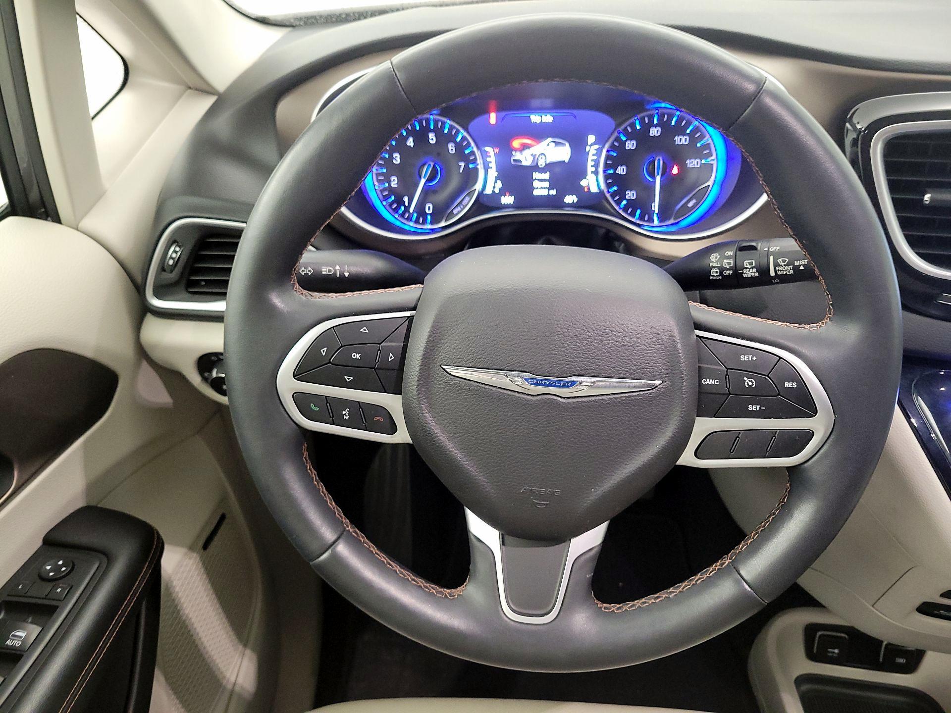 Thumbnail: 2018 Chrysler Pacifica - 10