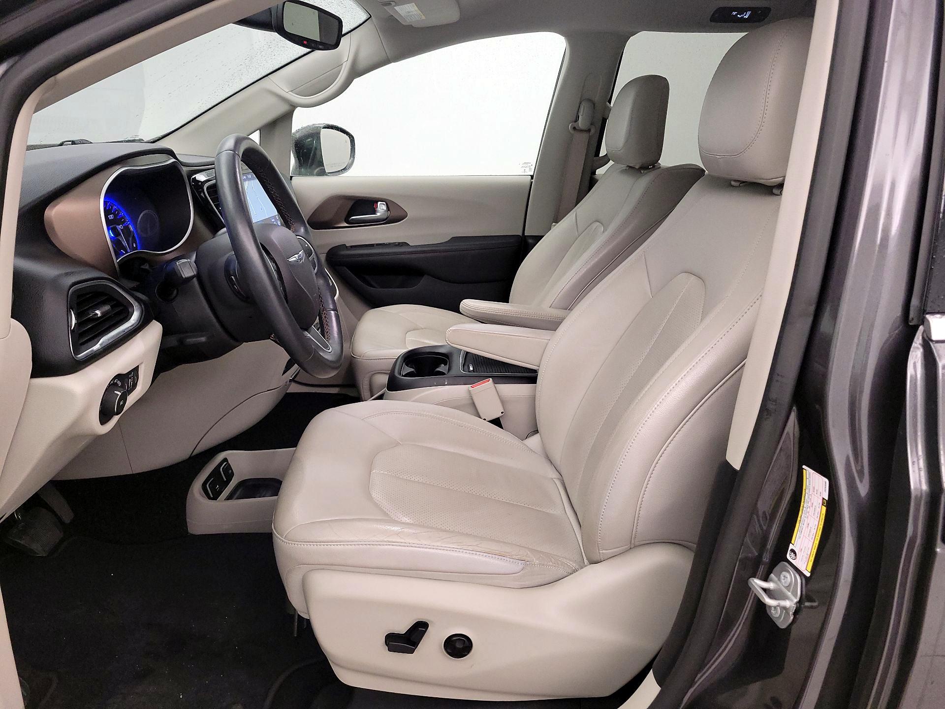 Thumbnail: 2018 Chrysler Pacifica - 11