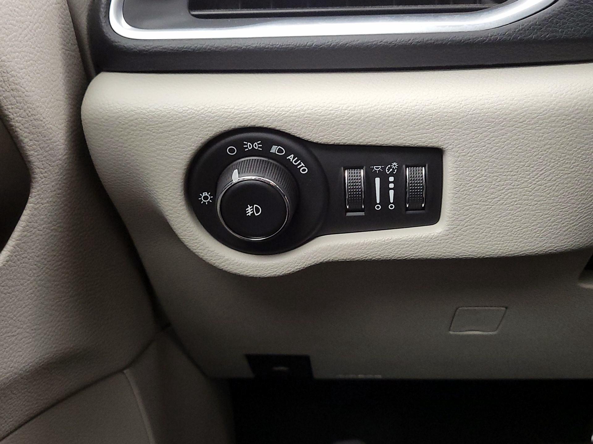 Thumbnail: 2018 Chrysler Pacifica - 13