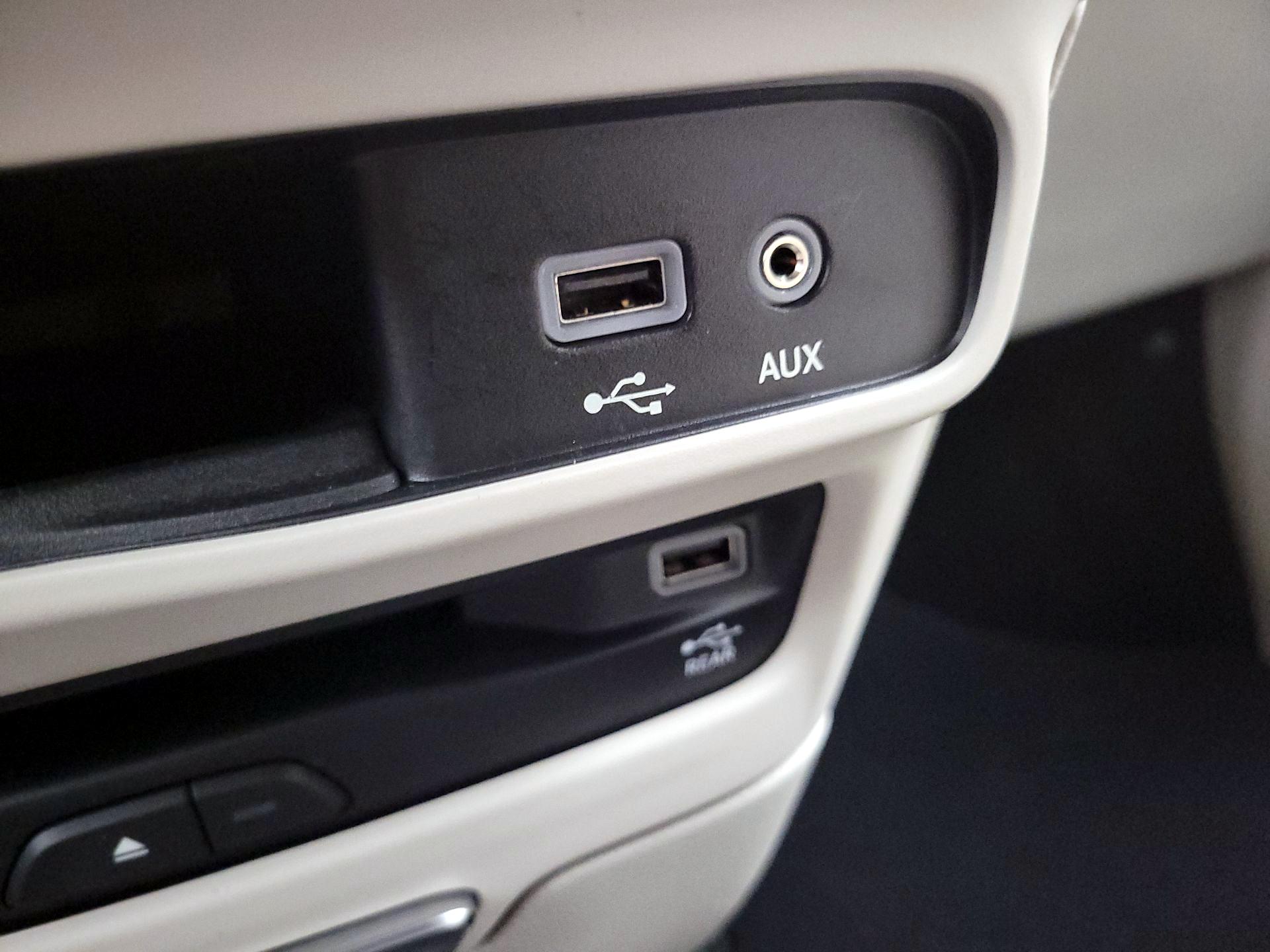 Thumbnail: 2018 Chrysler Pacifica - 19