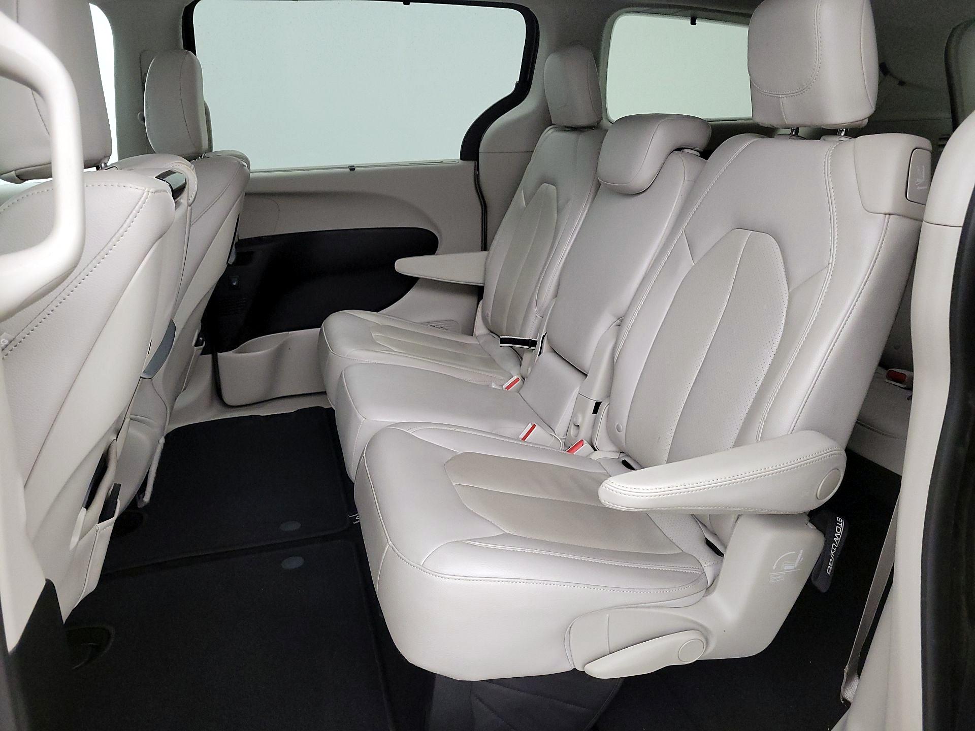 Thumbnail: 2018 Chrysler Pacifica - 20