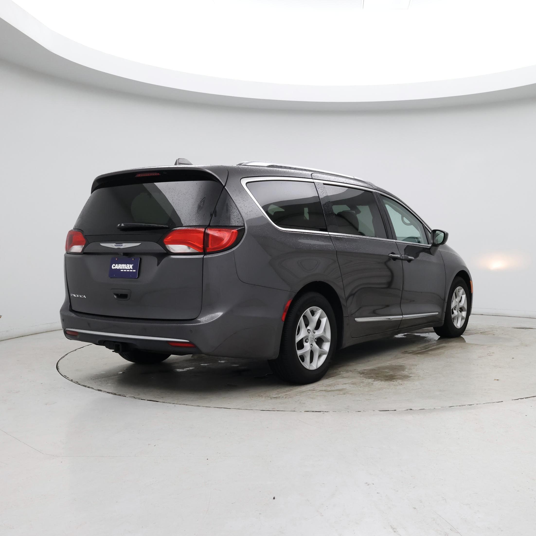 Thumbnail: 2018 Chrysler Pacifica - 8