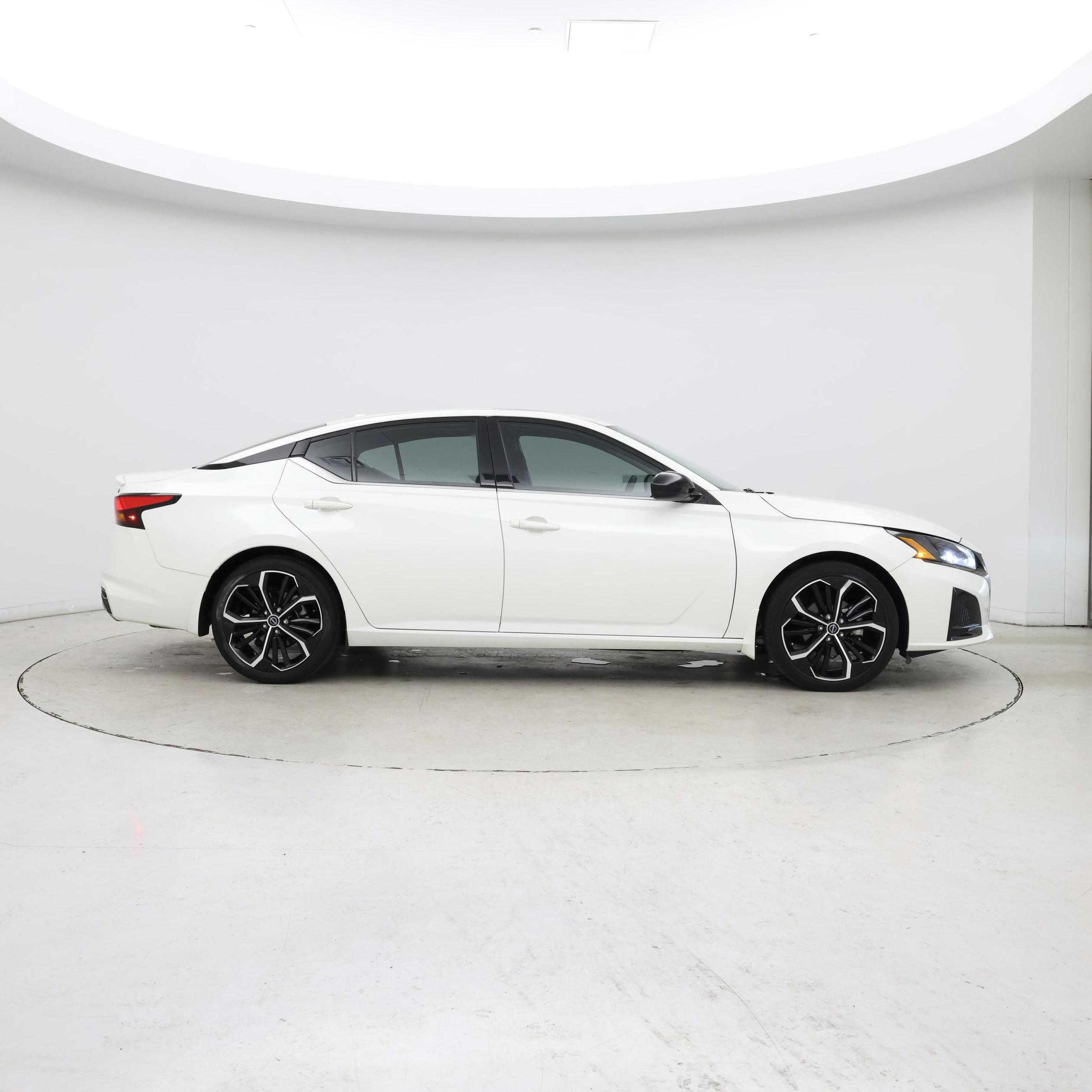 Thumbnail: 2023 Nissan Altima - 7