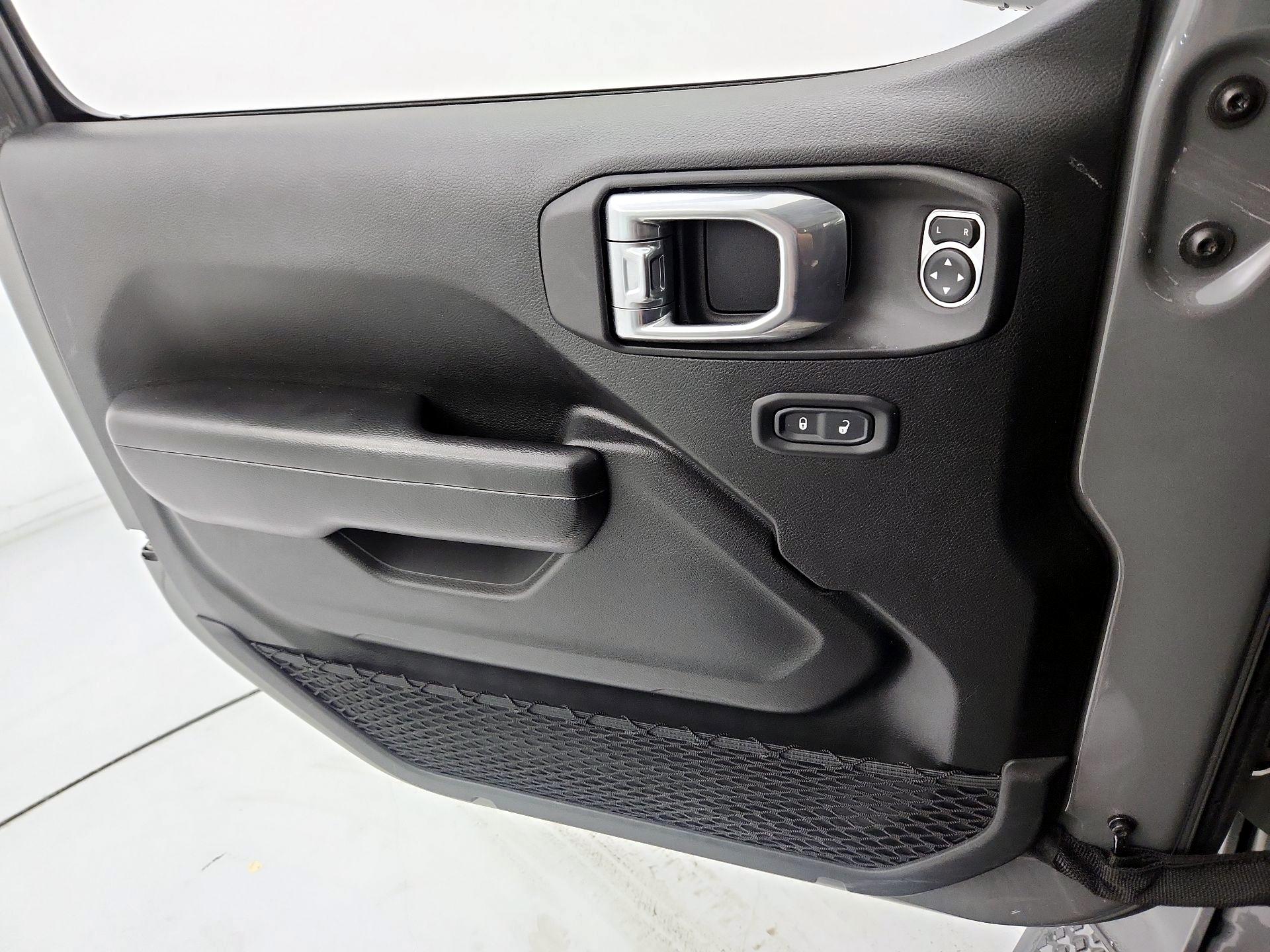 Thumbnail: 2020 Jeep Gladiator - 12