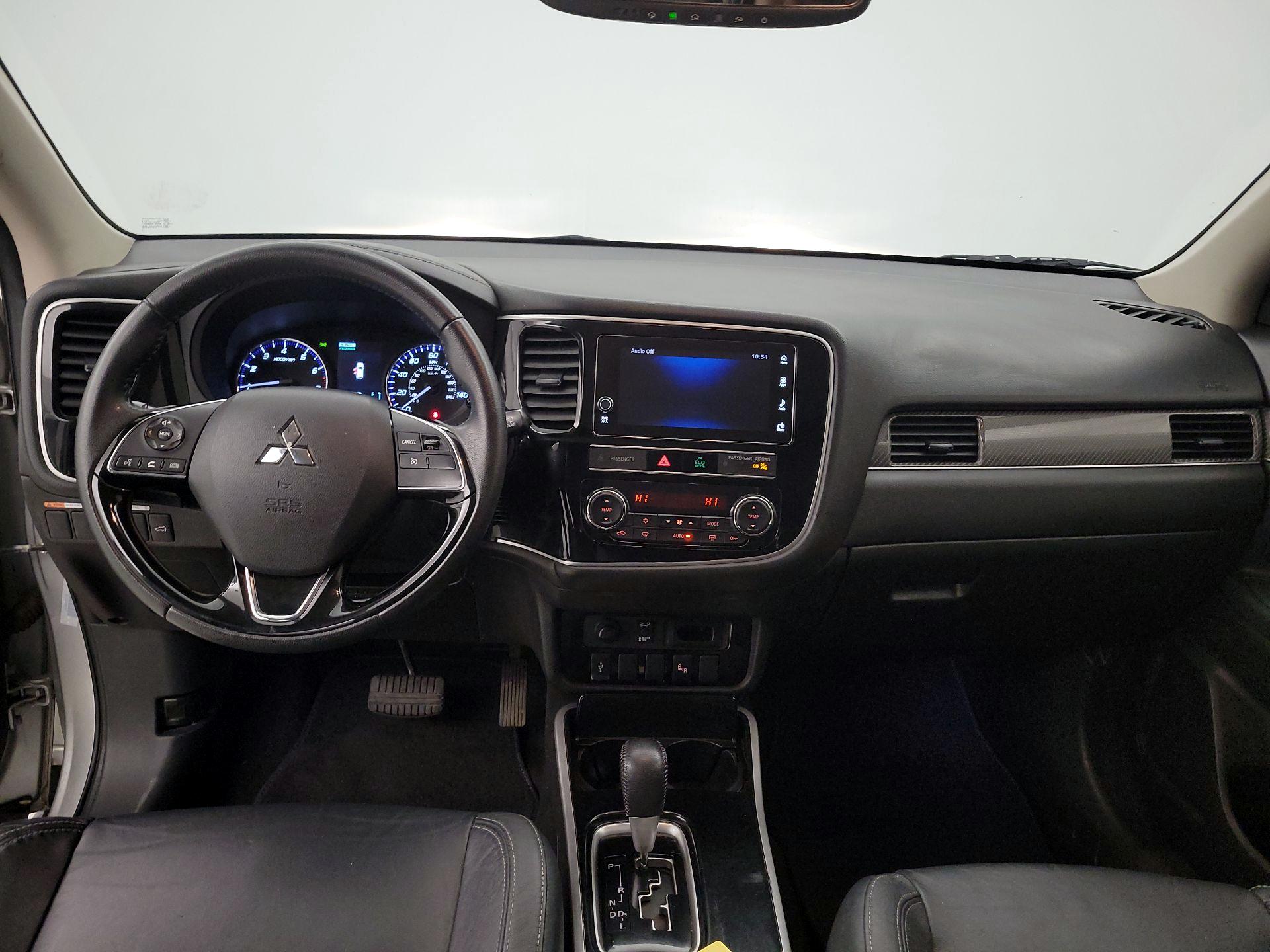 Thumbnail: 2019 Mitsubishi Outlander - 9