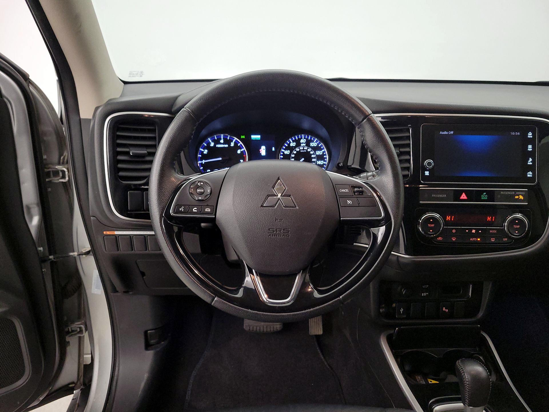 Thumbnail: 2019 Mitsubishi Outlander - 10