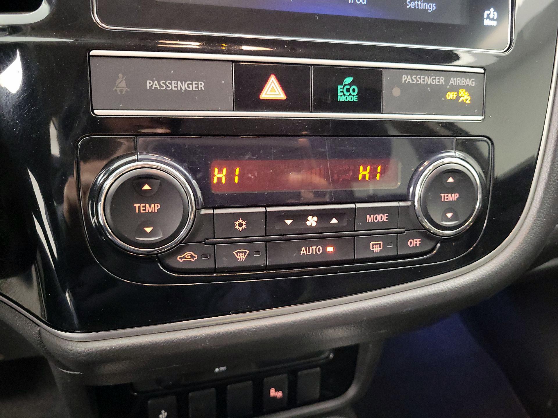 Thumbnail: 2019 Mitsubishi Outlander - 15