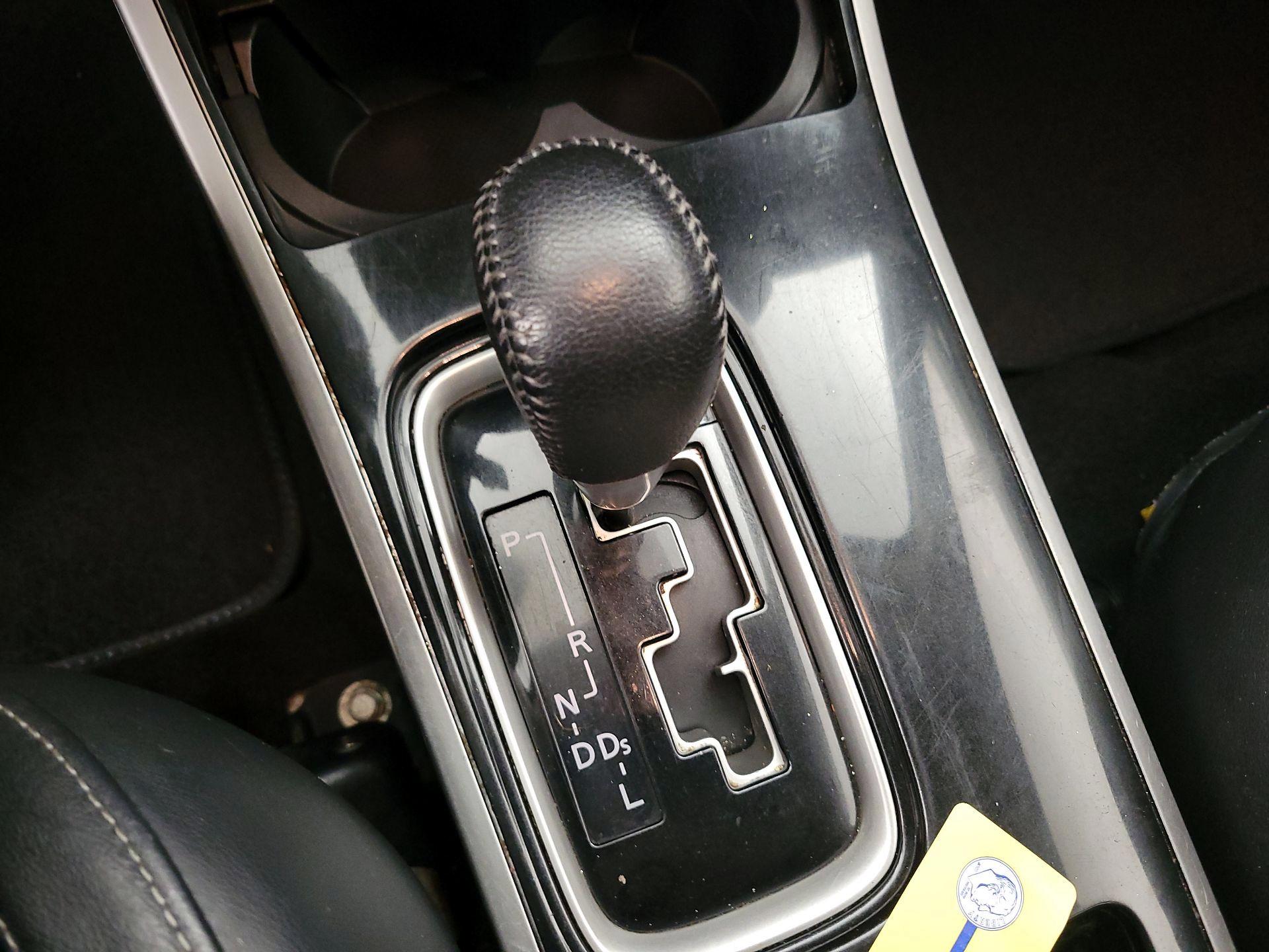 Thumbnail: 2019 Mitsubishi Outlander - 16