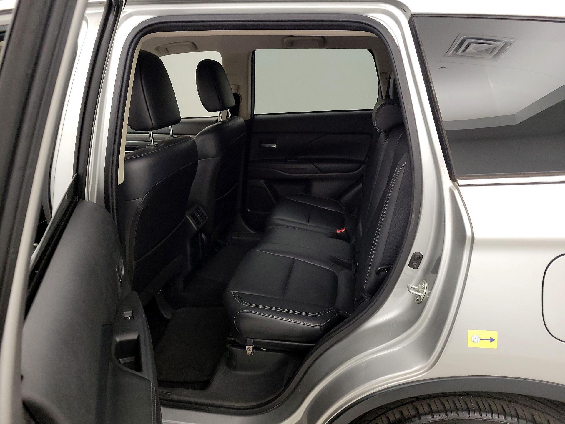 Thumbnail: 2019 Mitsubishi Outlander - 18