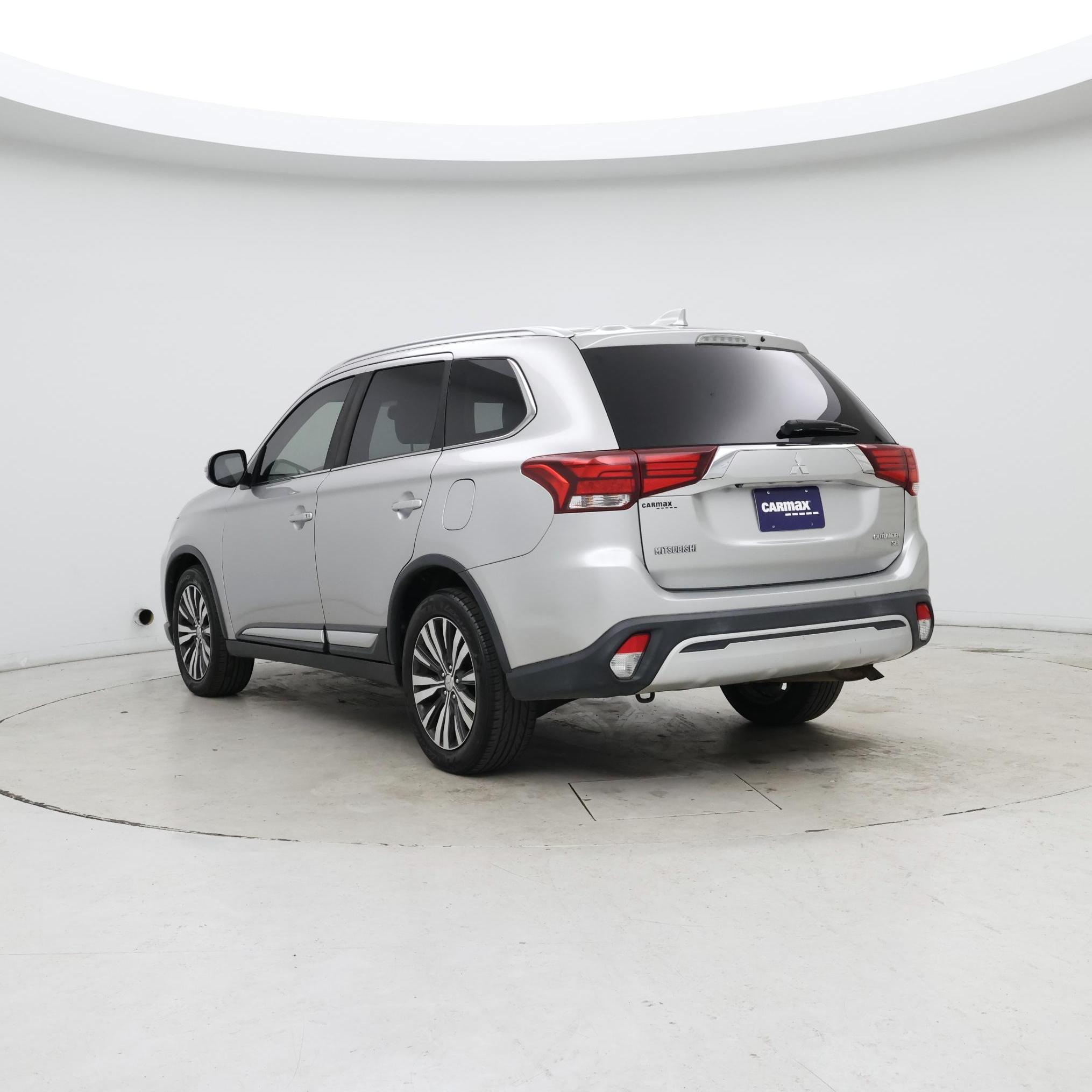 Thumbnail: 2019 Mitsubishi Outlander - 2
