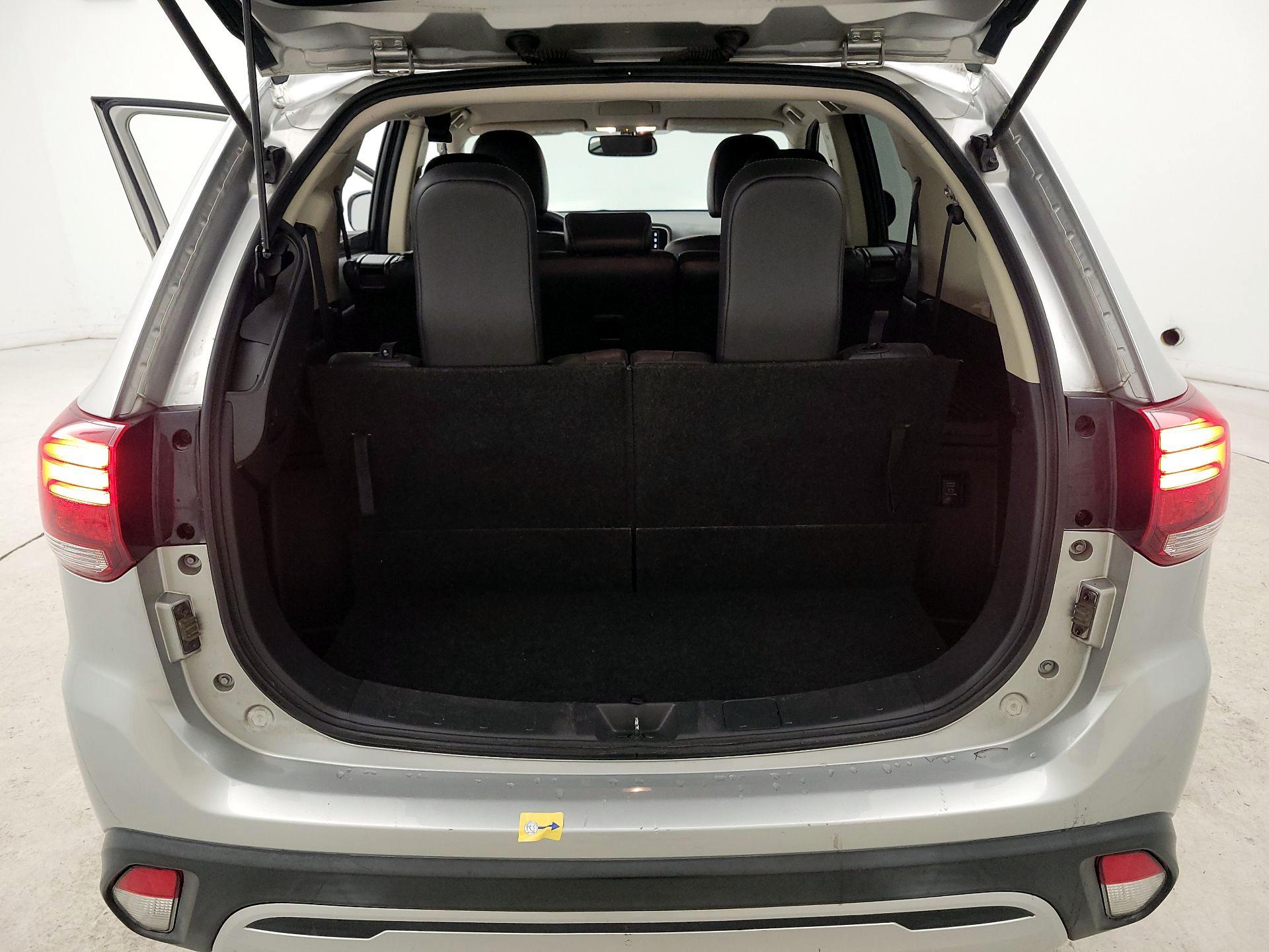 Thumbnail: 2019 Mitsubishi Outlander - 19