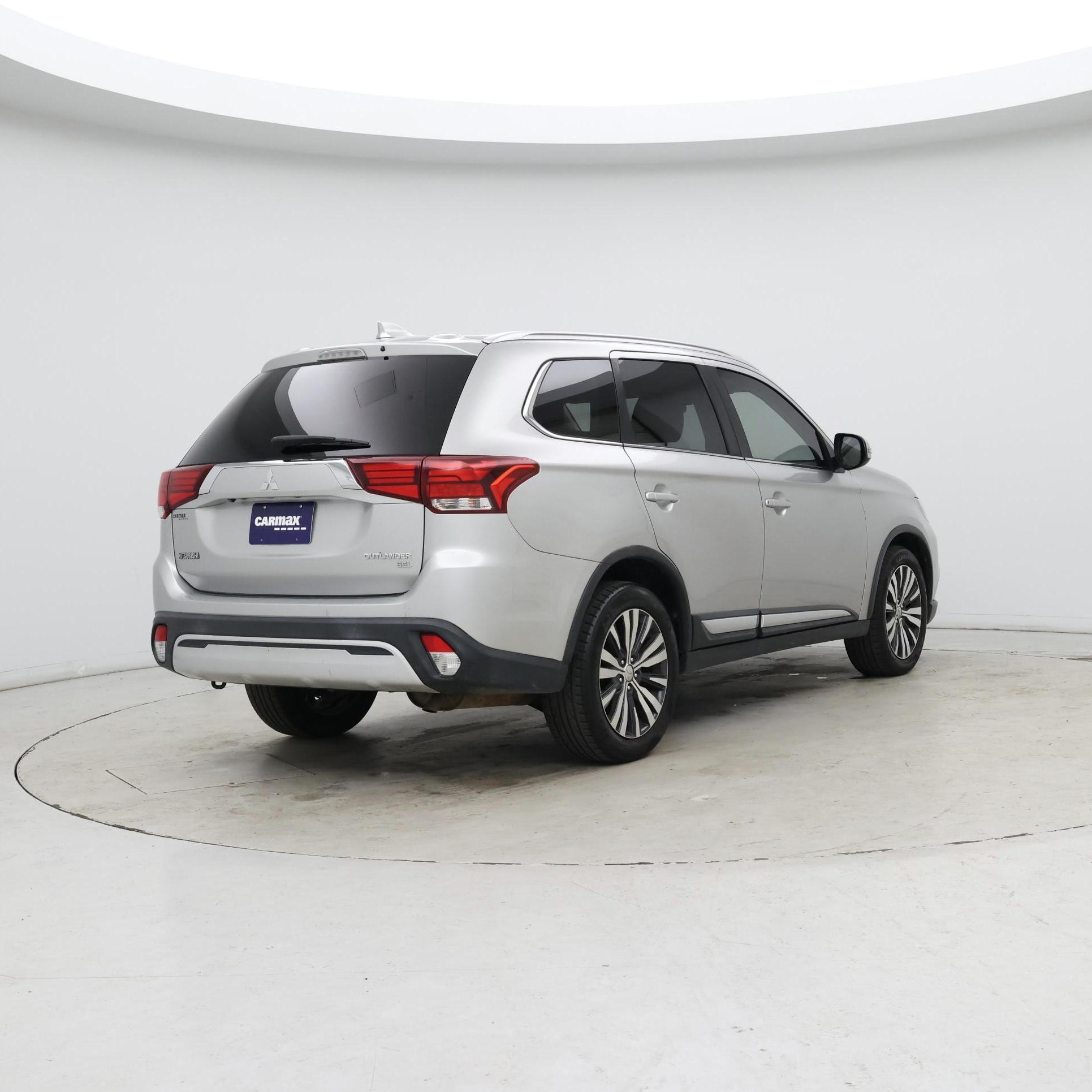 Thumbnail: 2019 Mitsubishi Outlander - 8