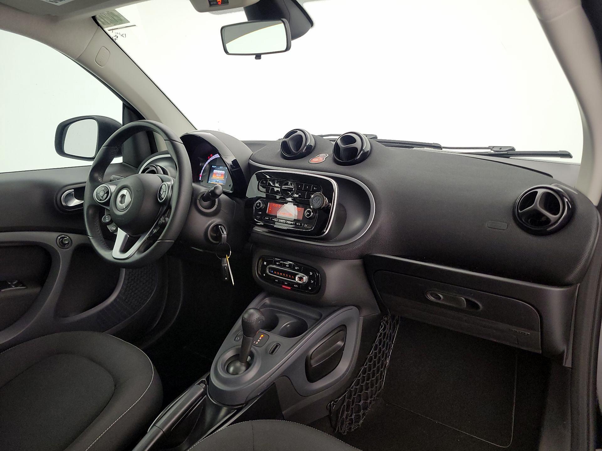 Thumbnail: 2017 smart fortwo - 9