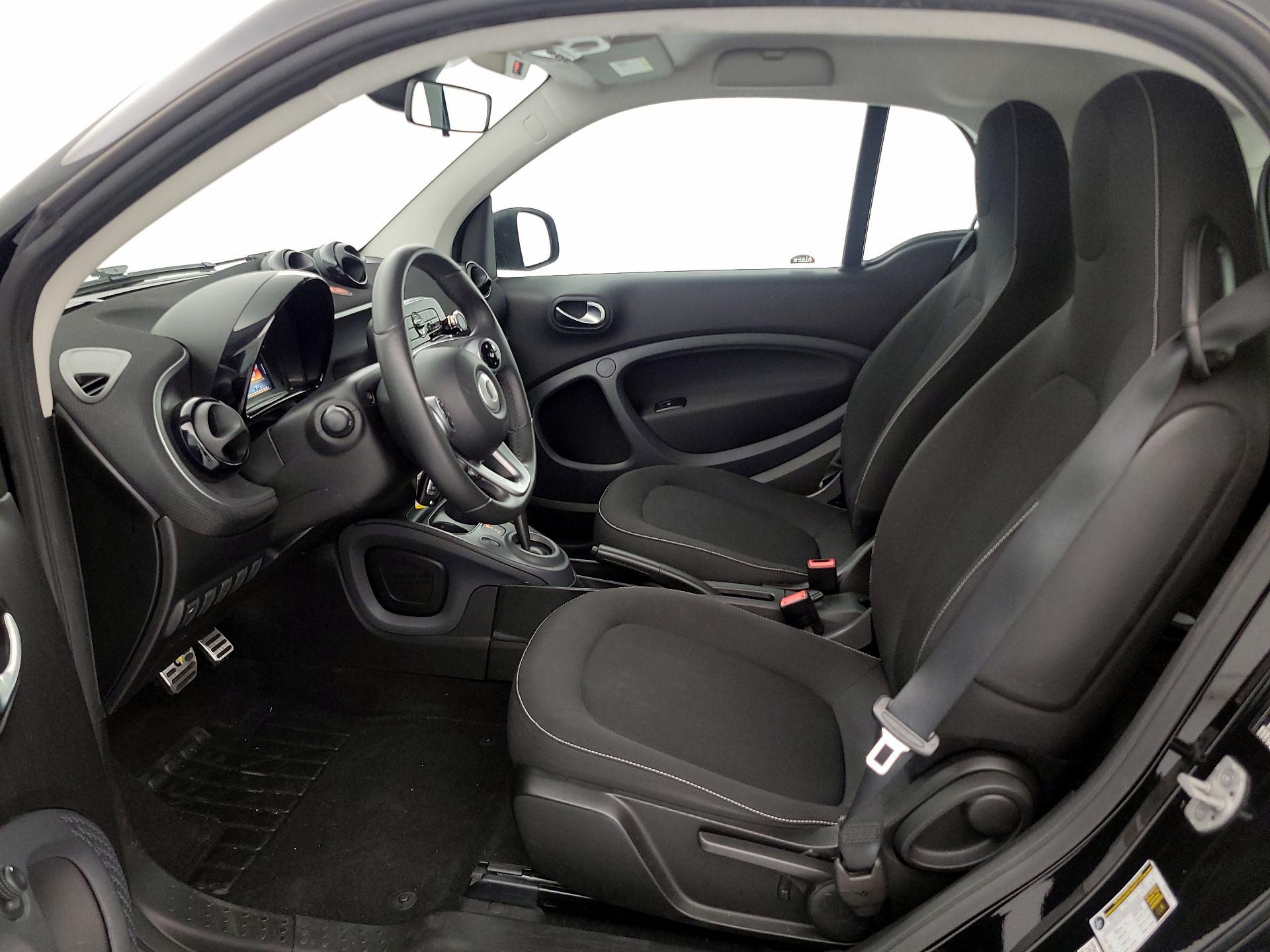 Thumbnail: 2017 smart fortwo - 11