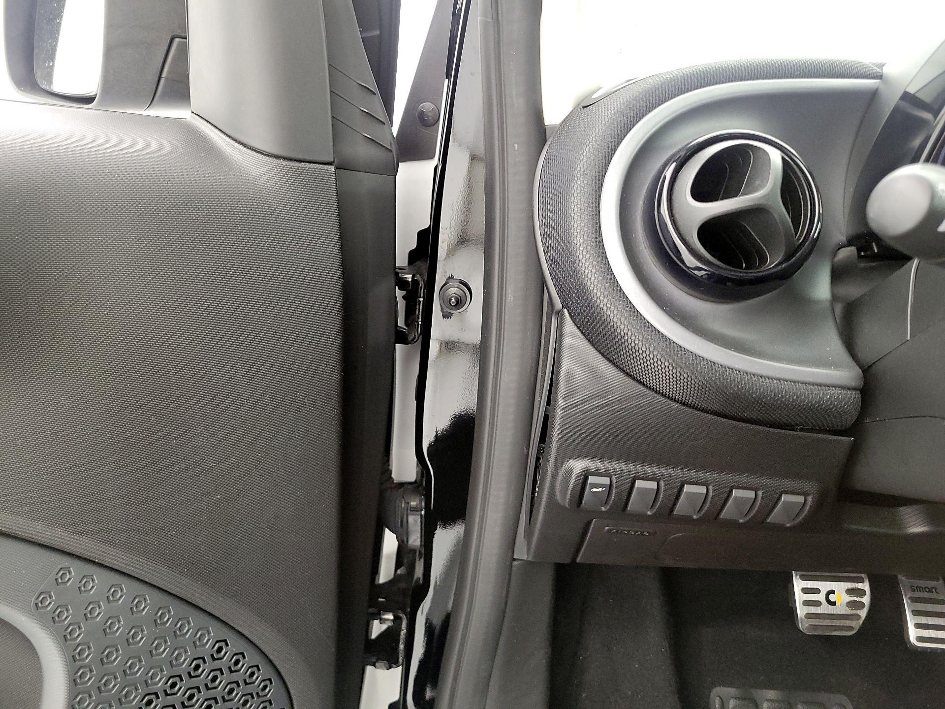 Thumbnail: 2017 smart fortwo - 13