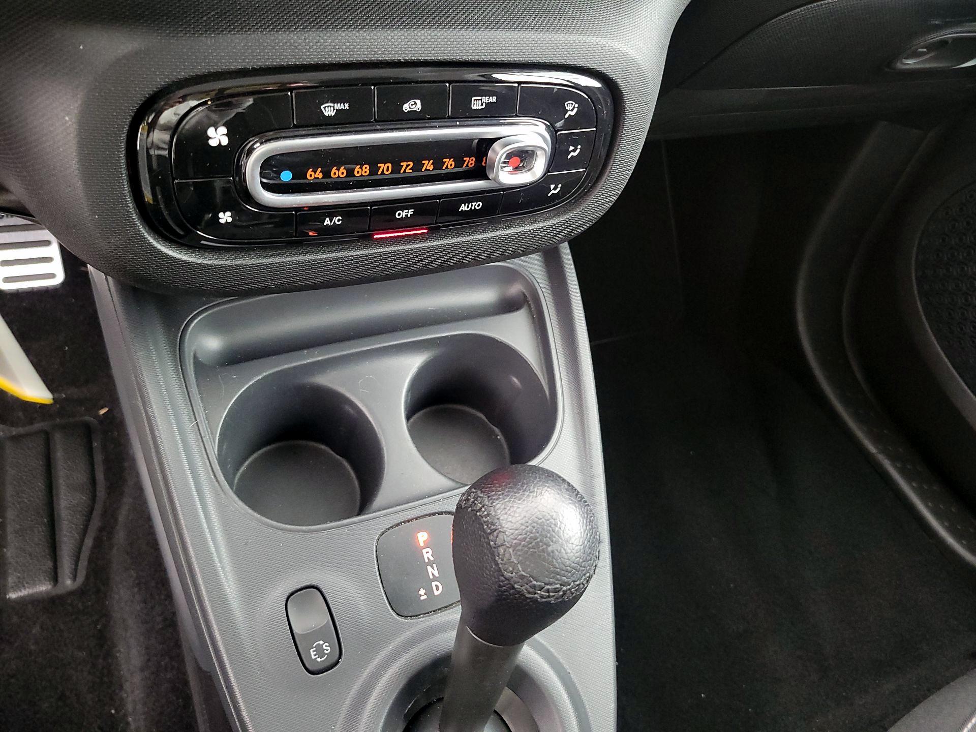 Thumbnail: 2017 smart fortwo - 15