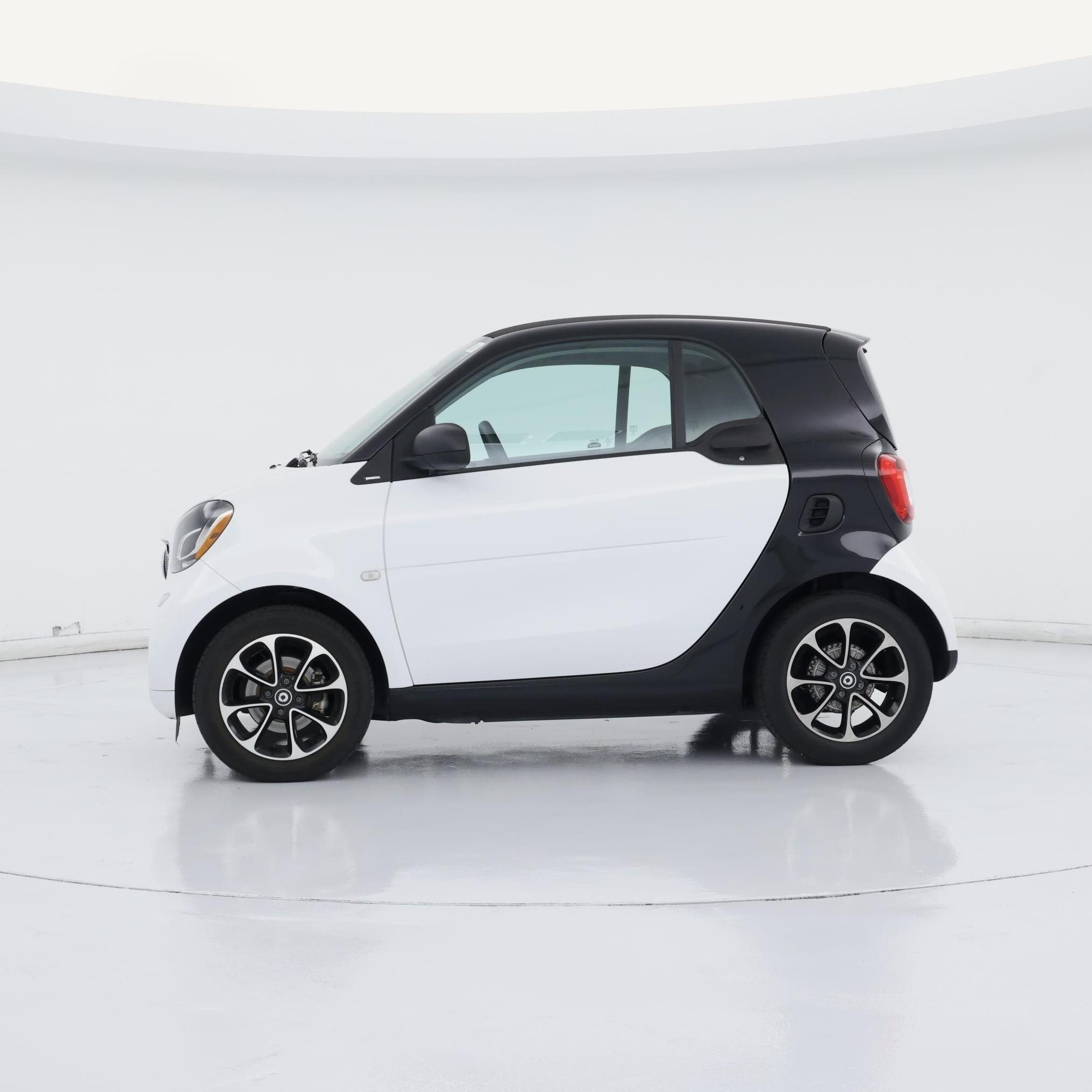 Thumbnail: 2017 smart fortwo - 3