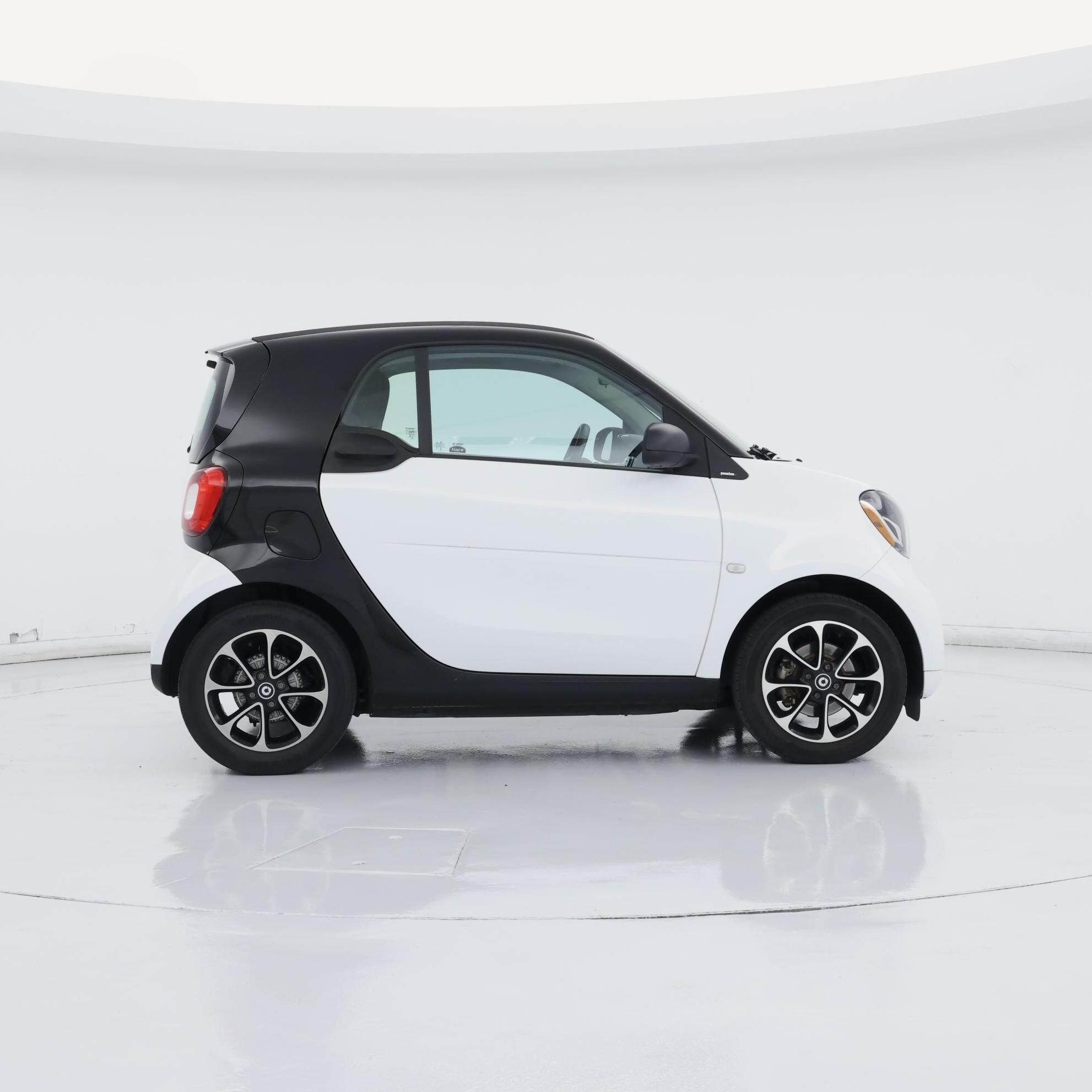 Thumbnail: 2017 smart fortwo - 7