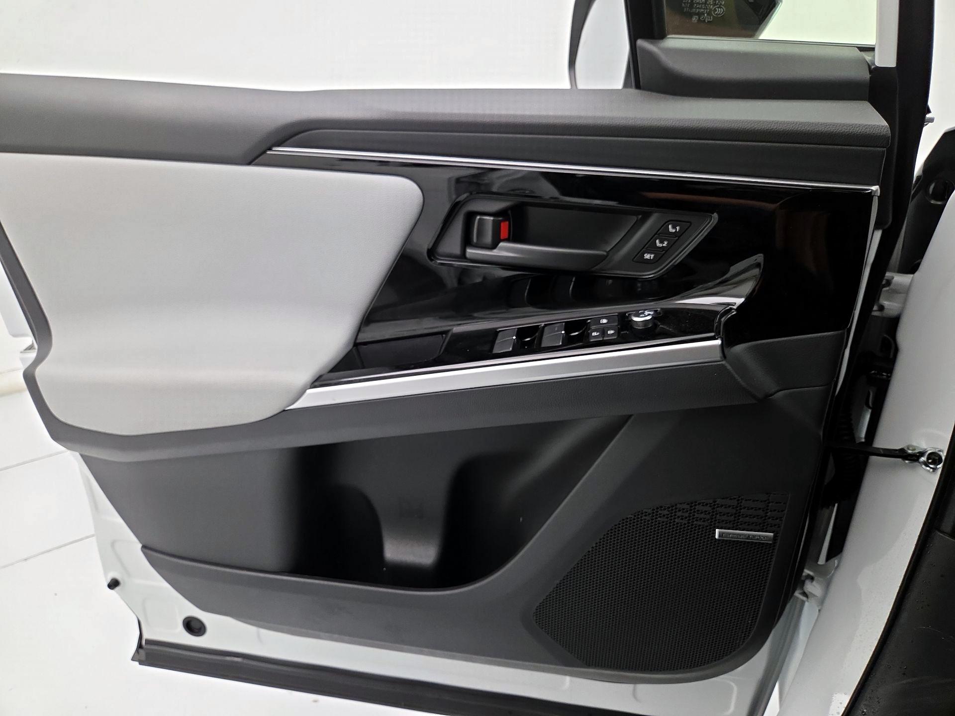 Thumbnail: 2025 Subaru Solterra - 12