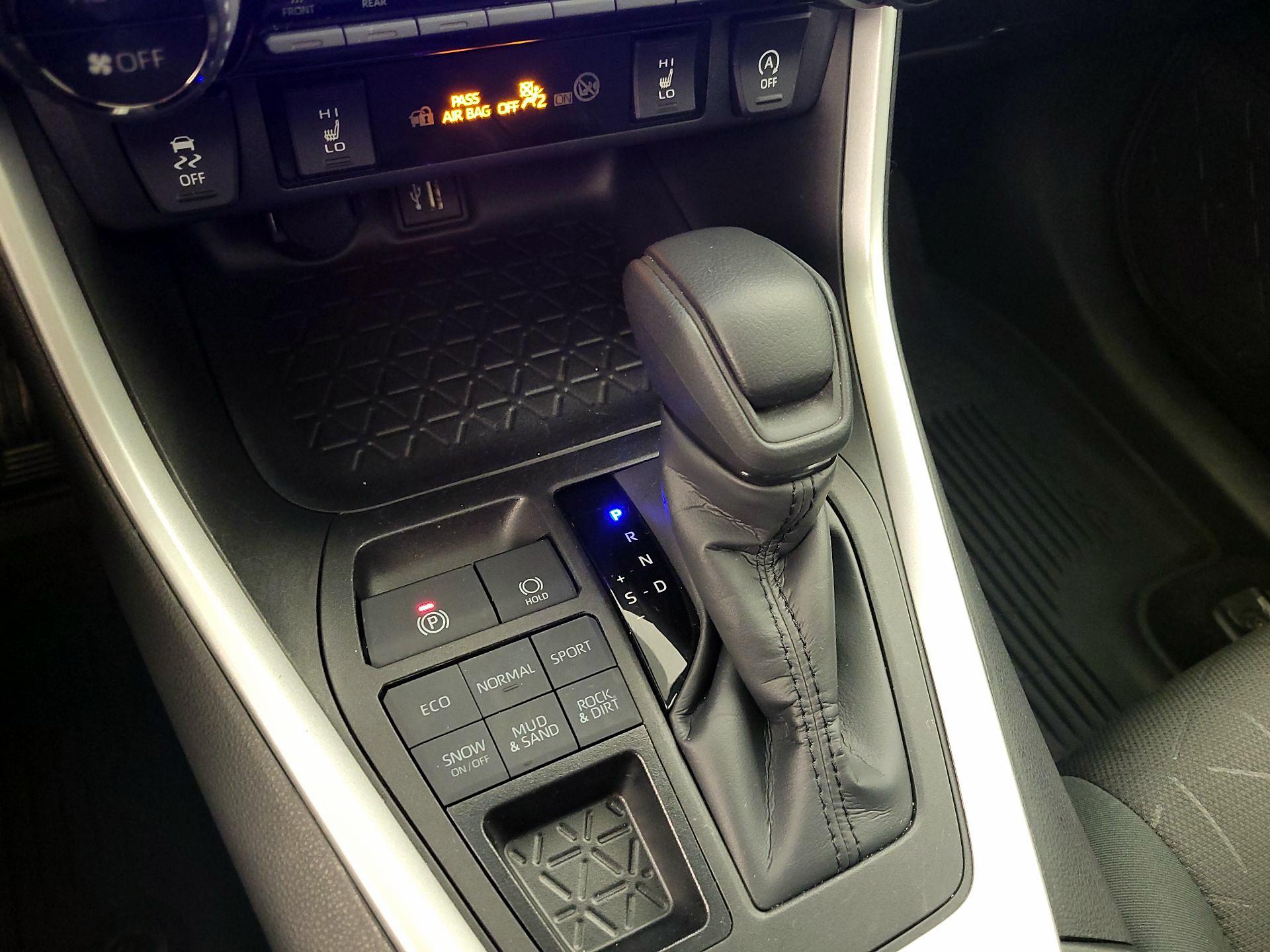 Thumbnail: 2023 Toyota RAV4 - 17