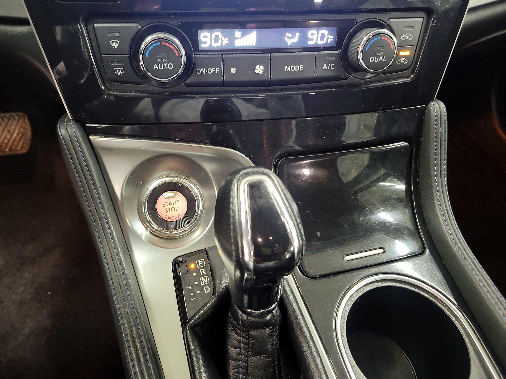 Thumbnail: 2017 Nissan Maxima - 15