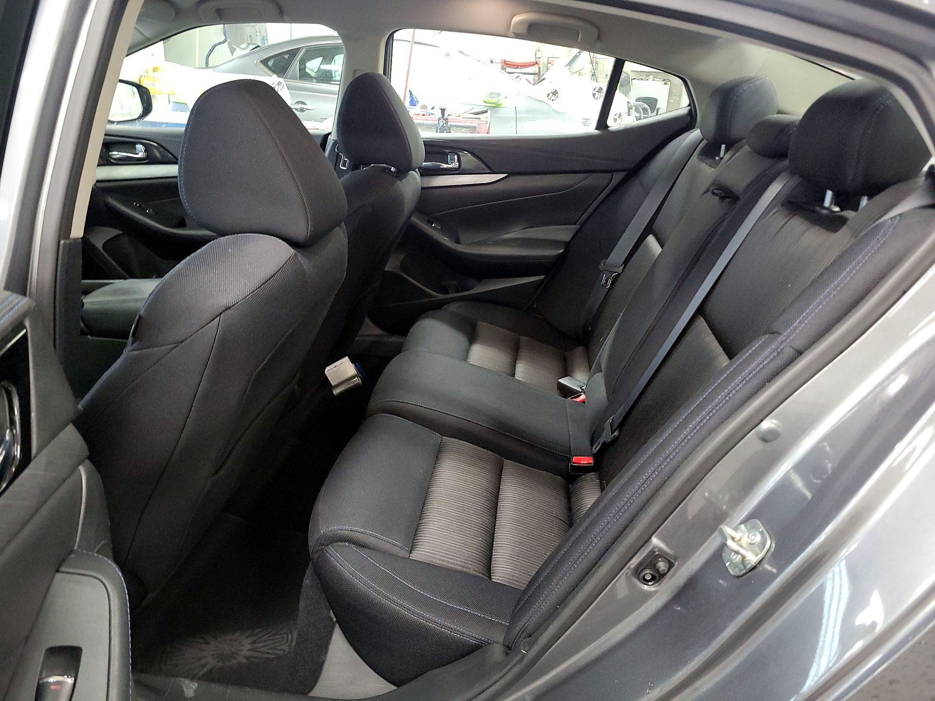 Thumbnail: 2017 Nissan Maxima - 18