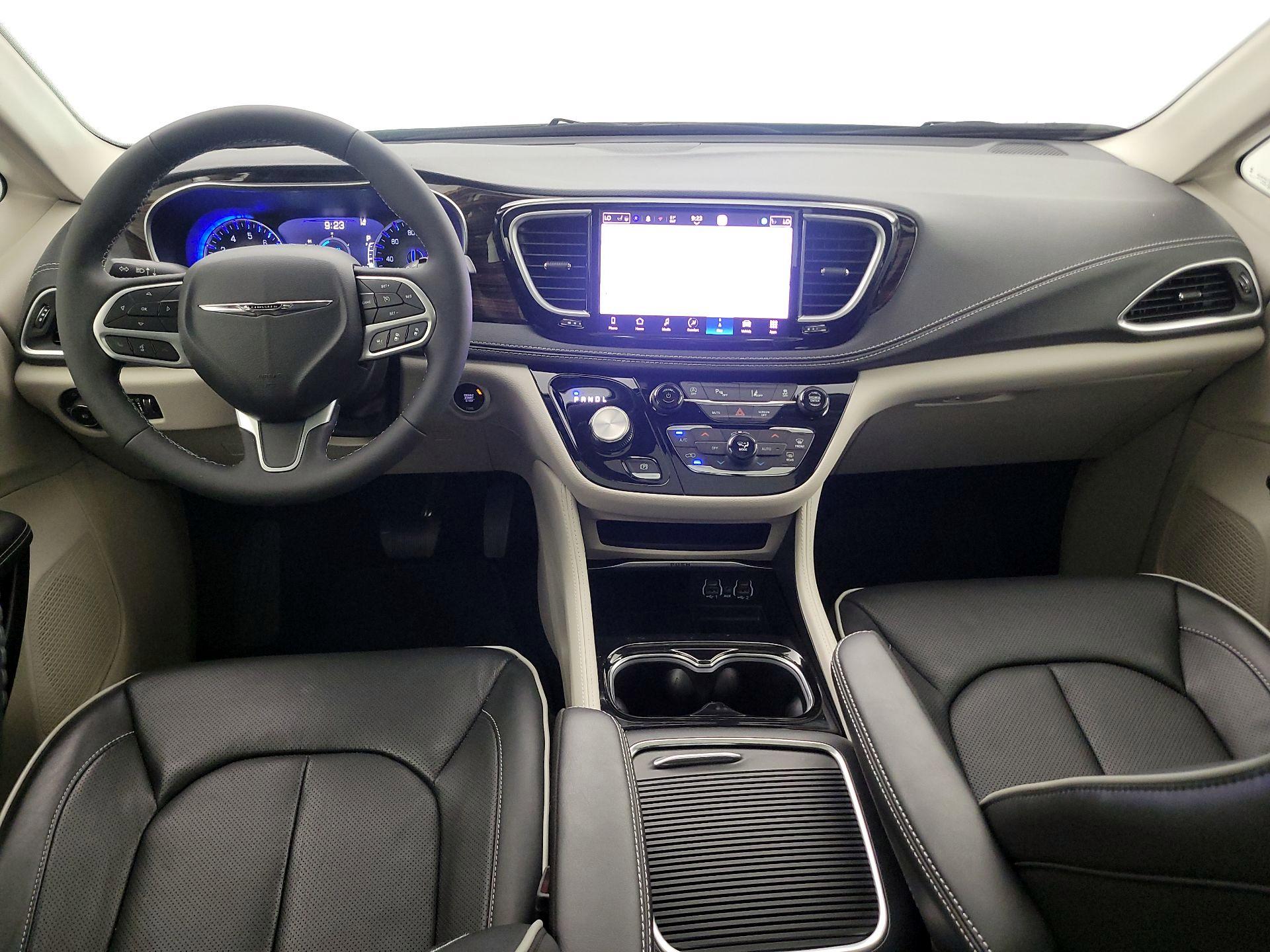 Thumbnail: 2023 Chrysler Pacifica - 9