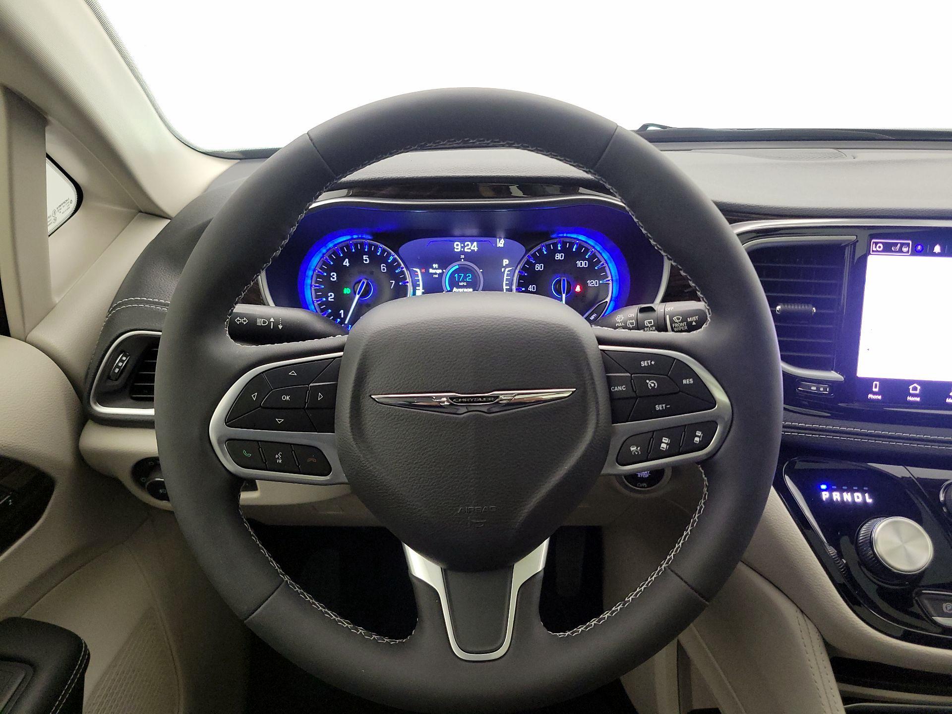 Thumbnail: 2023 Chrysler Pacifica - 10