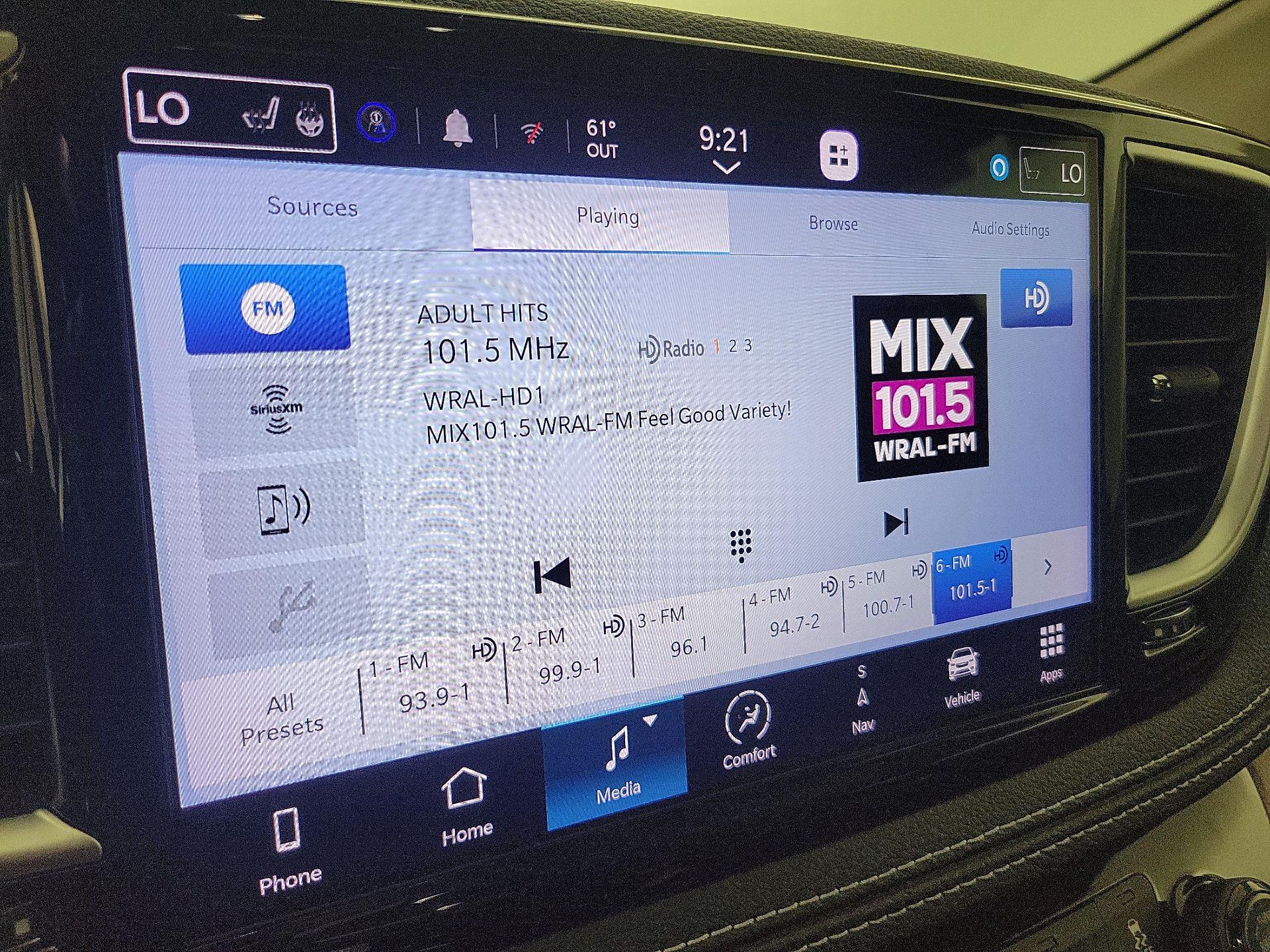 Thumbnail: 2023 Chrysler Pacifica - 16