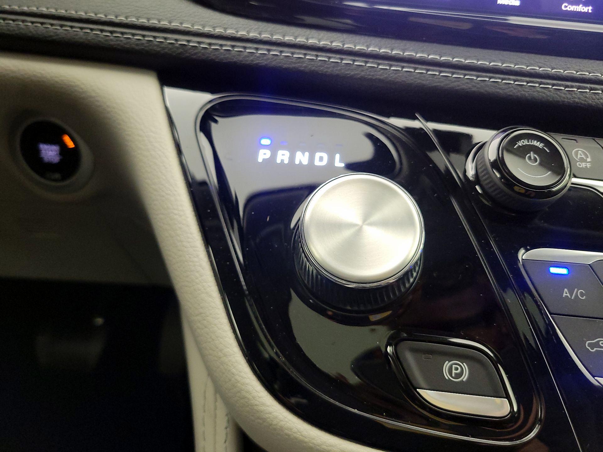 Thumbnail: 2023 Chrysler Pacifica - 18