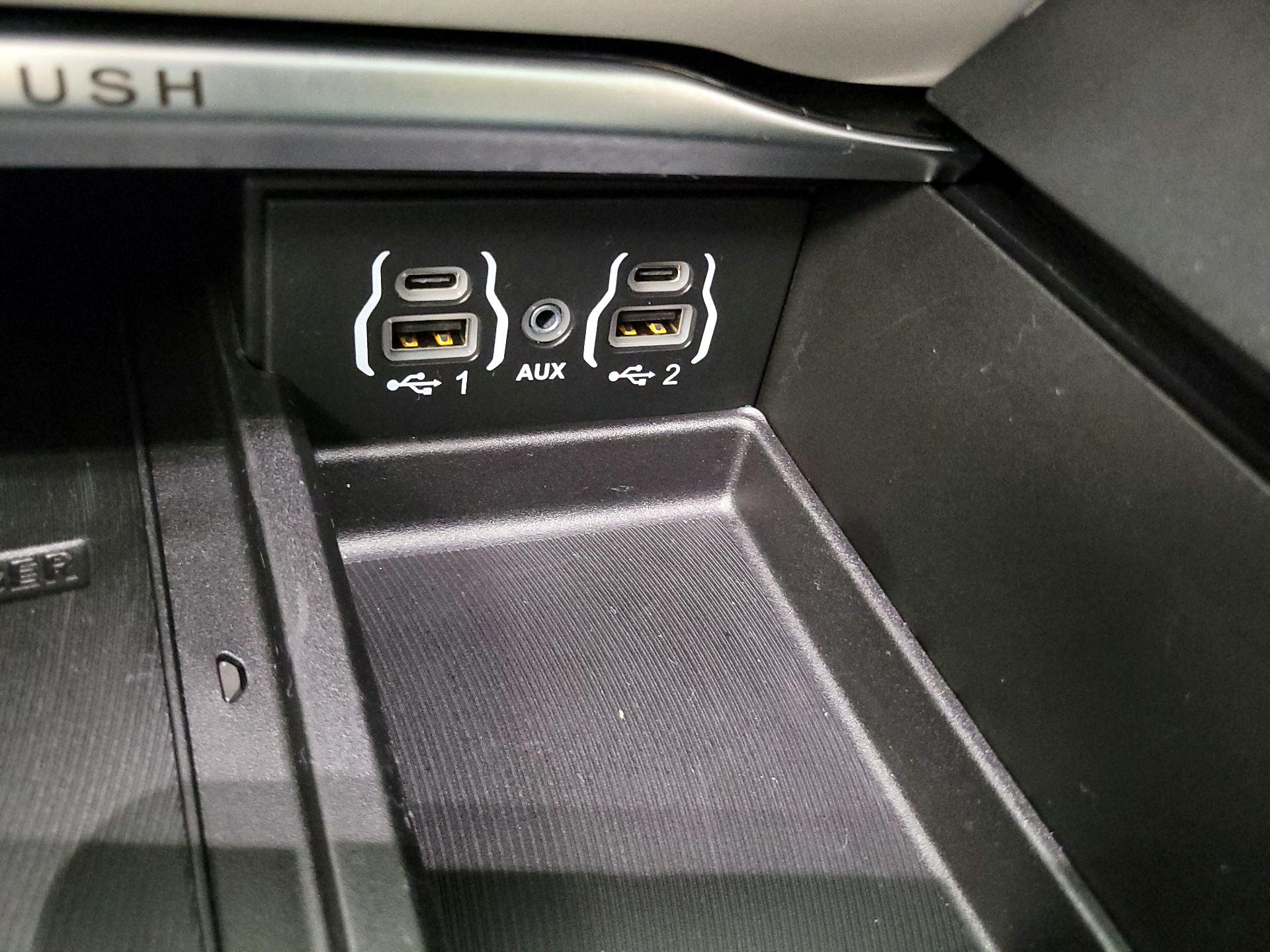 Thumbnail: 2023 Chrysler Pacifica - 19