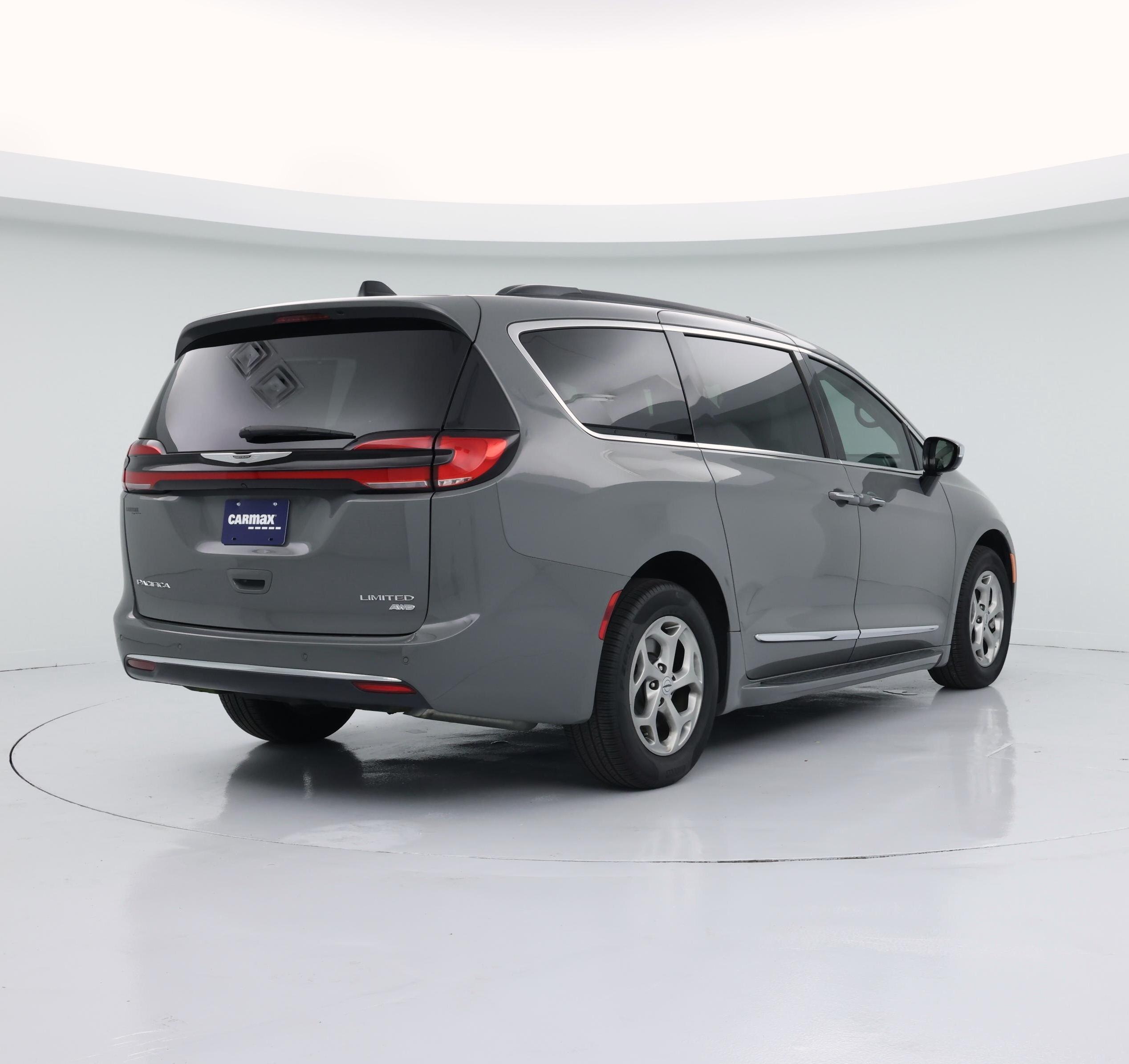 Thumbnail: 2023 Chrysler Pacifica - 8