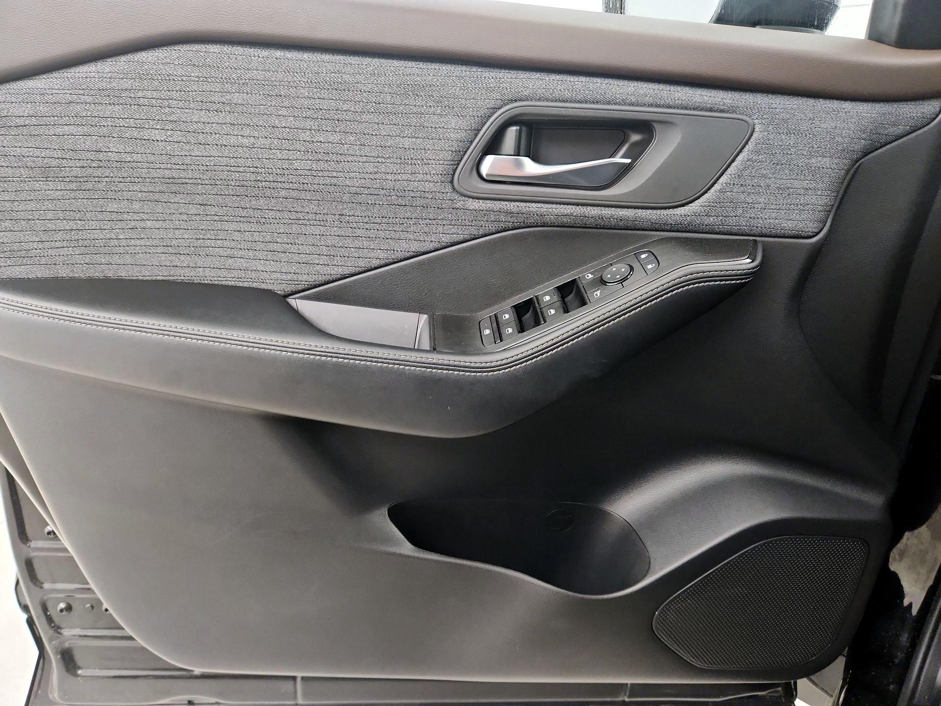 Thumbnail: 2023 Nissan Rogue - 12