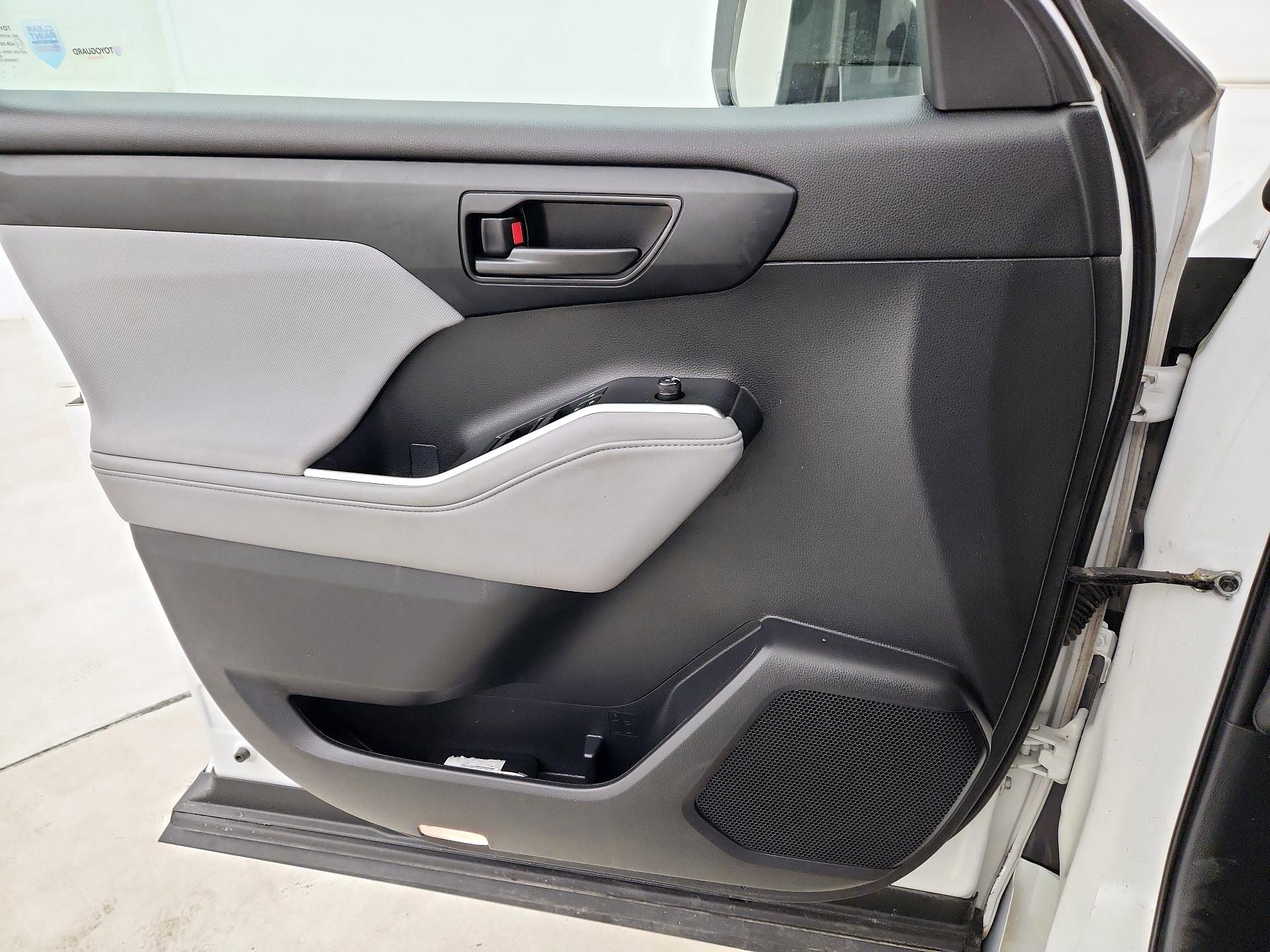 Thumbnail: 2022 Toyota Highlander - 10