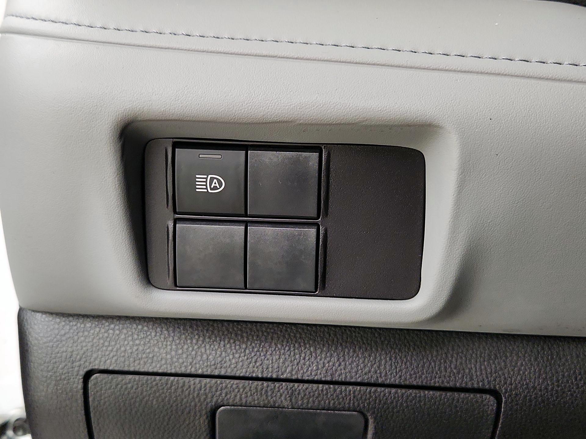 Thumbnail: 2022 Toyota Highlander - 11