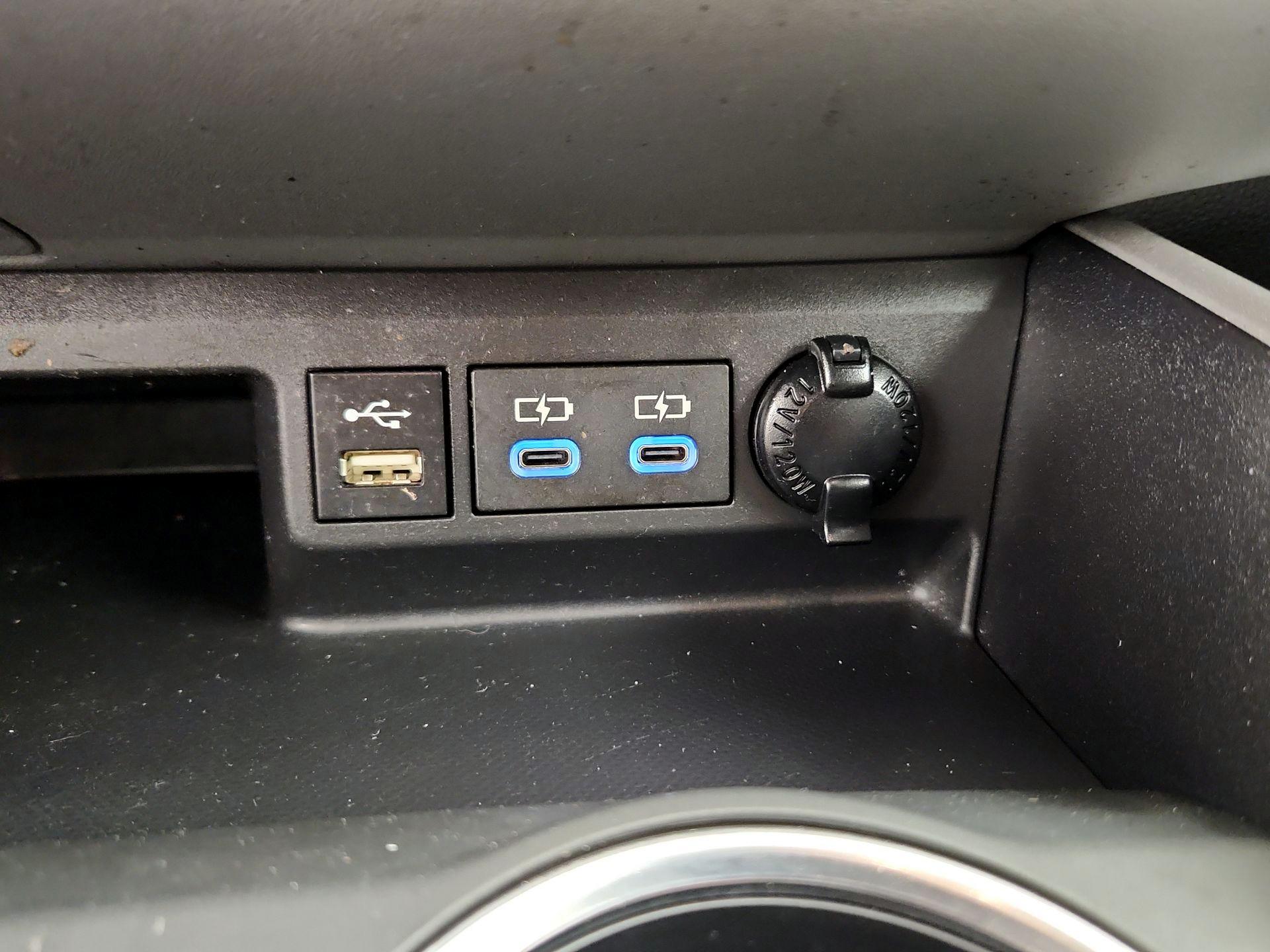 Thumbnail: 2022 Toyota Highlander - 16