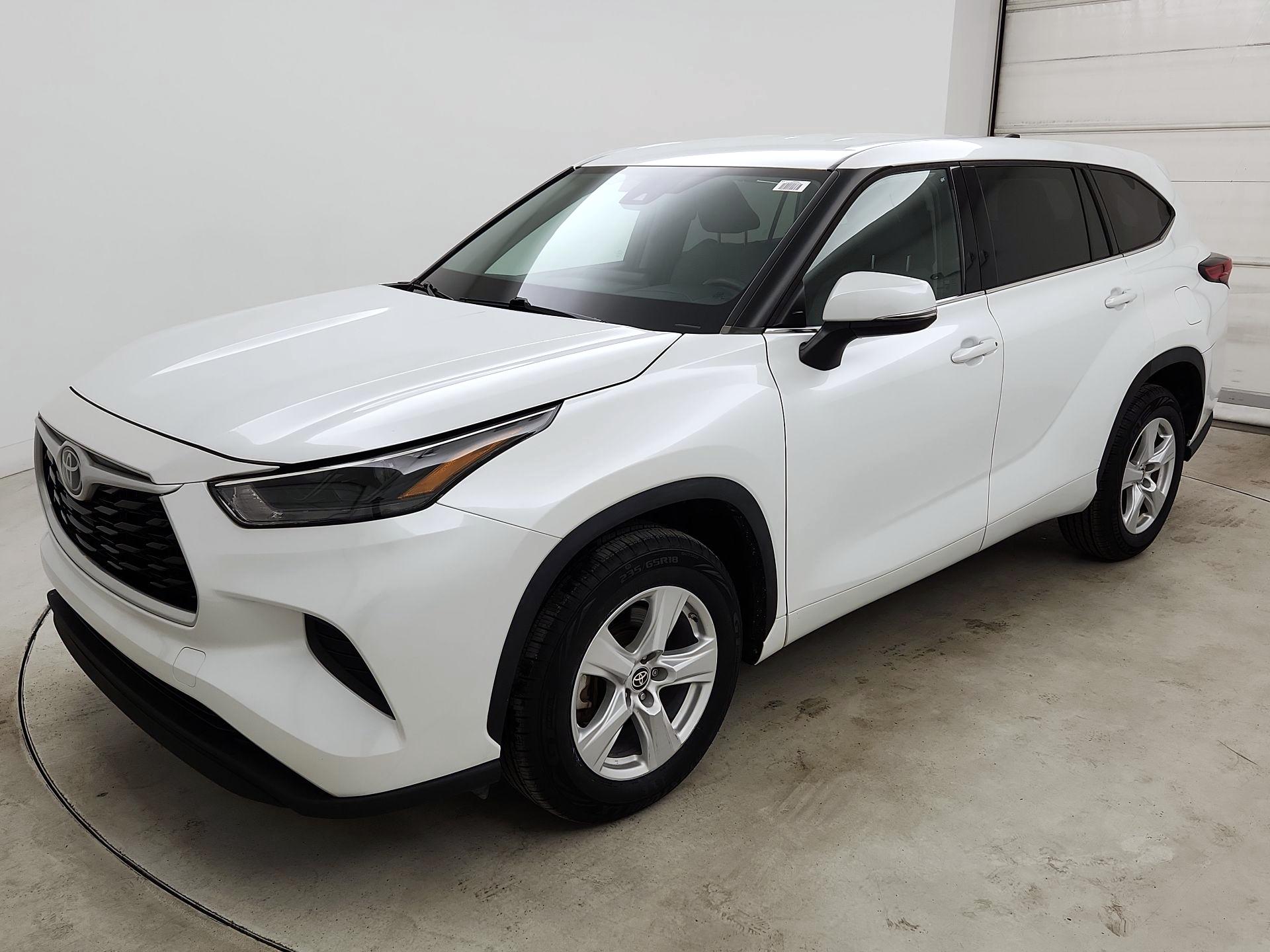 Thumbnail: 2022 Toyota Highlander - 3