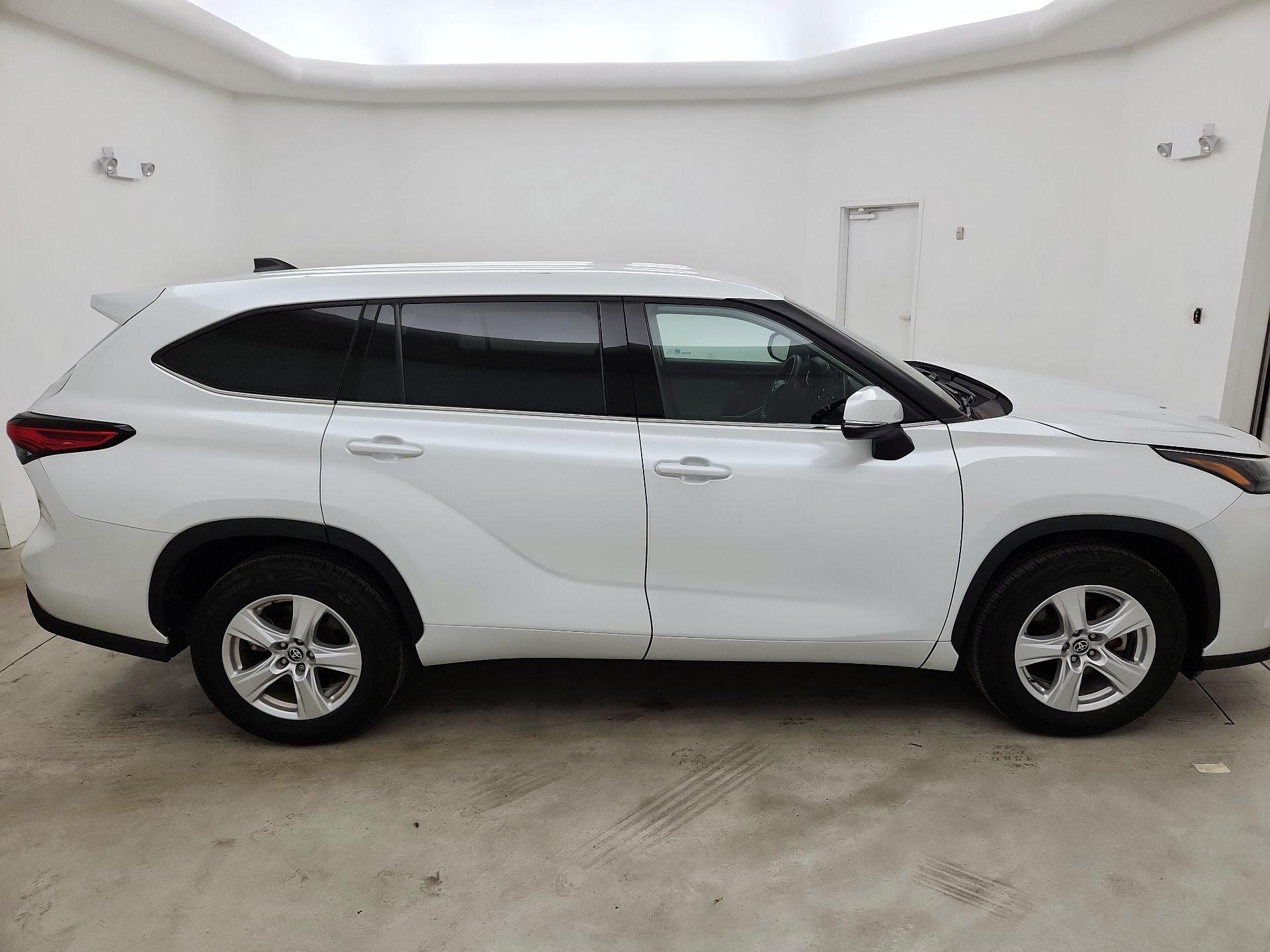 Thumbnail: 2022 Toyota Highlander - 4