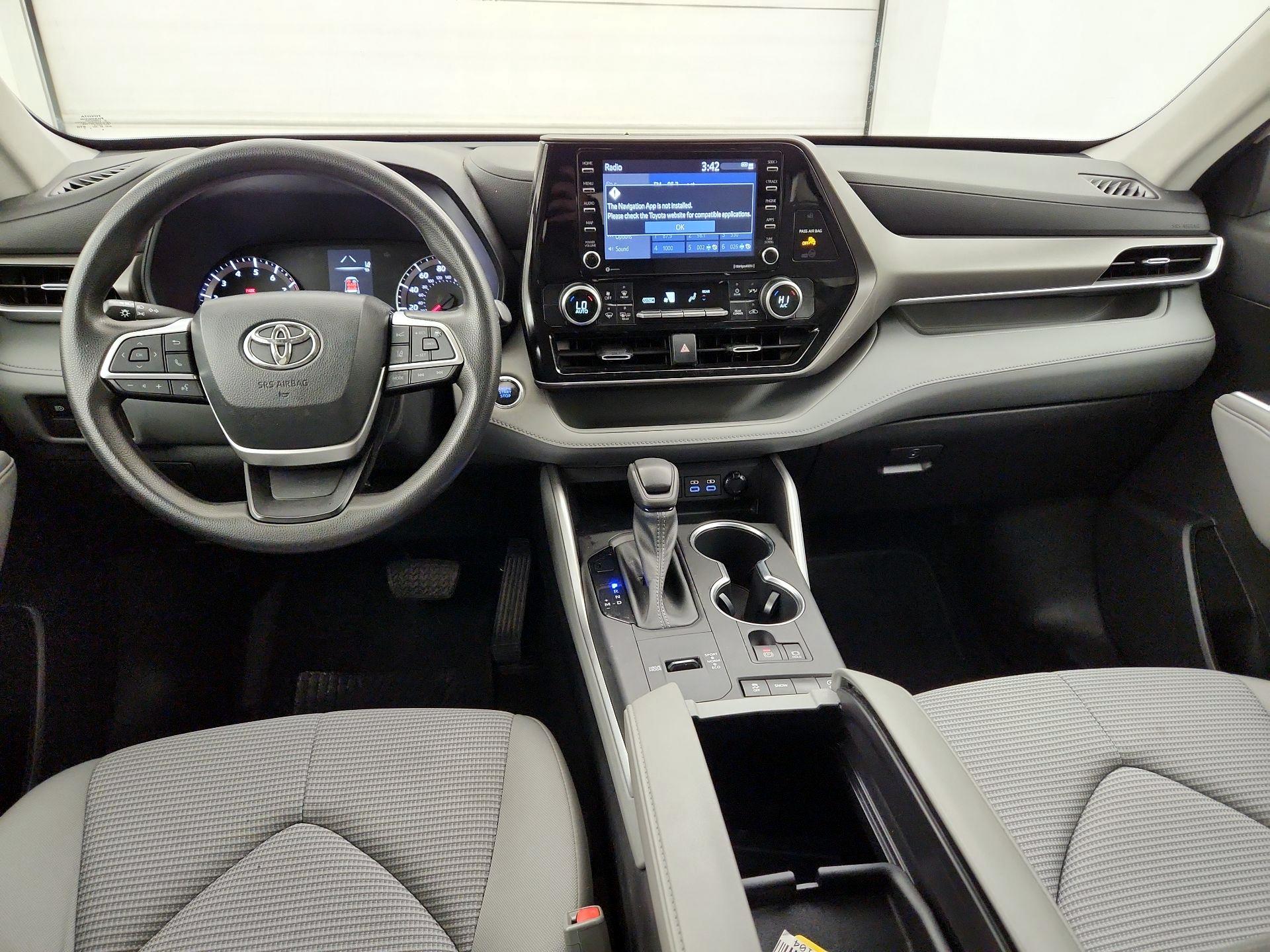 Thumbnail: 2022 Toyota Highlander - 8