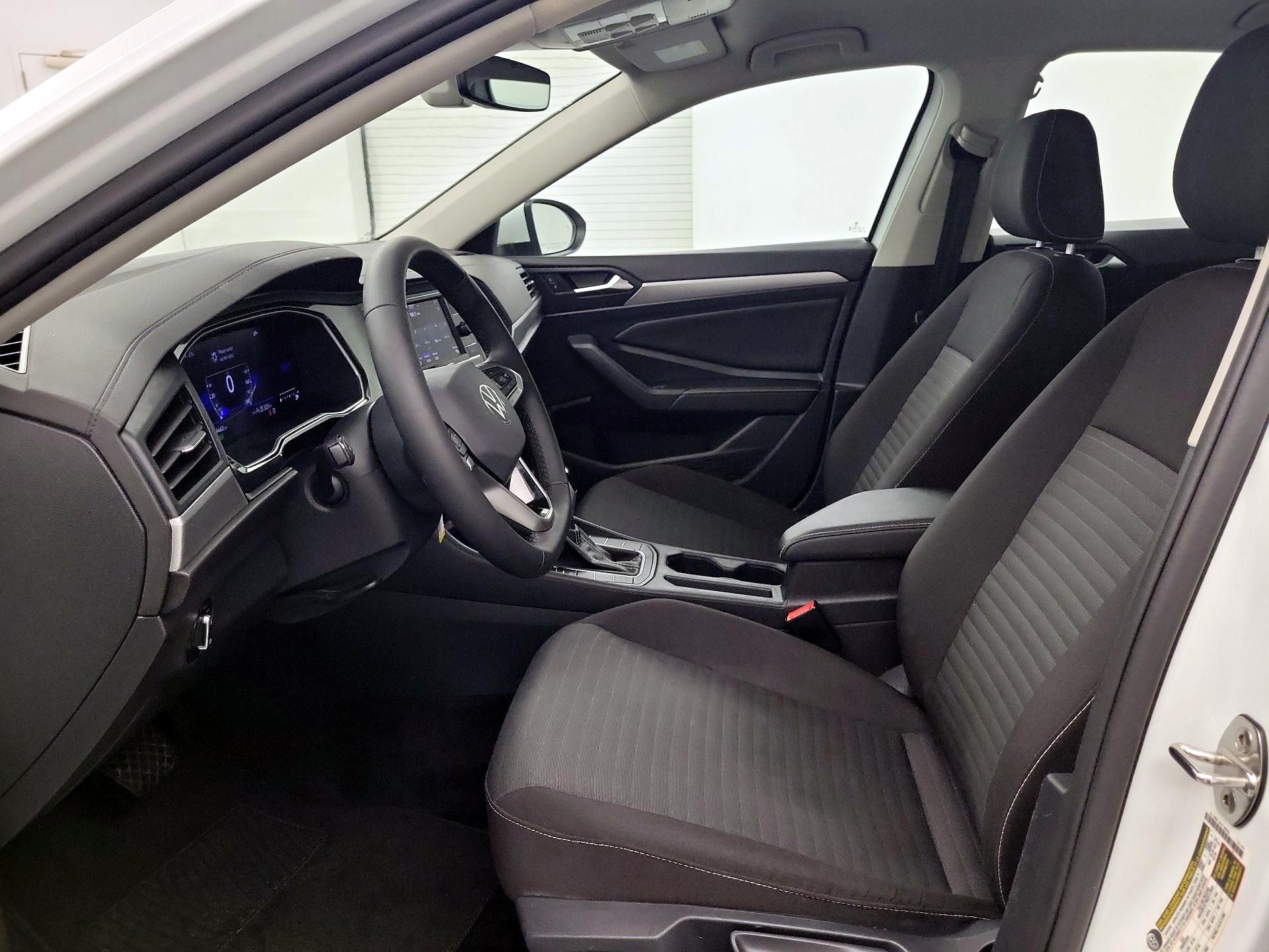 Thumbnail: 2024 Volkswagen Jetta - 9