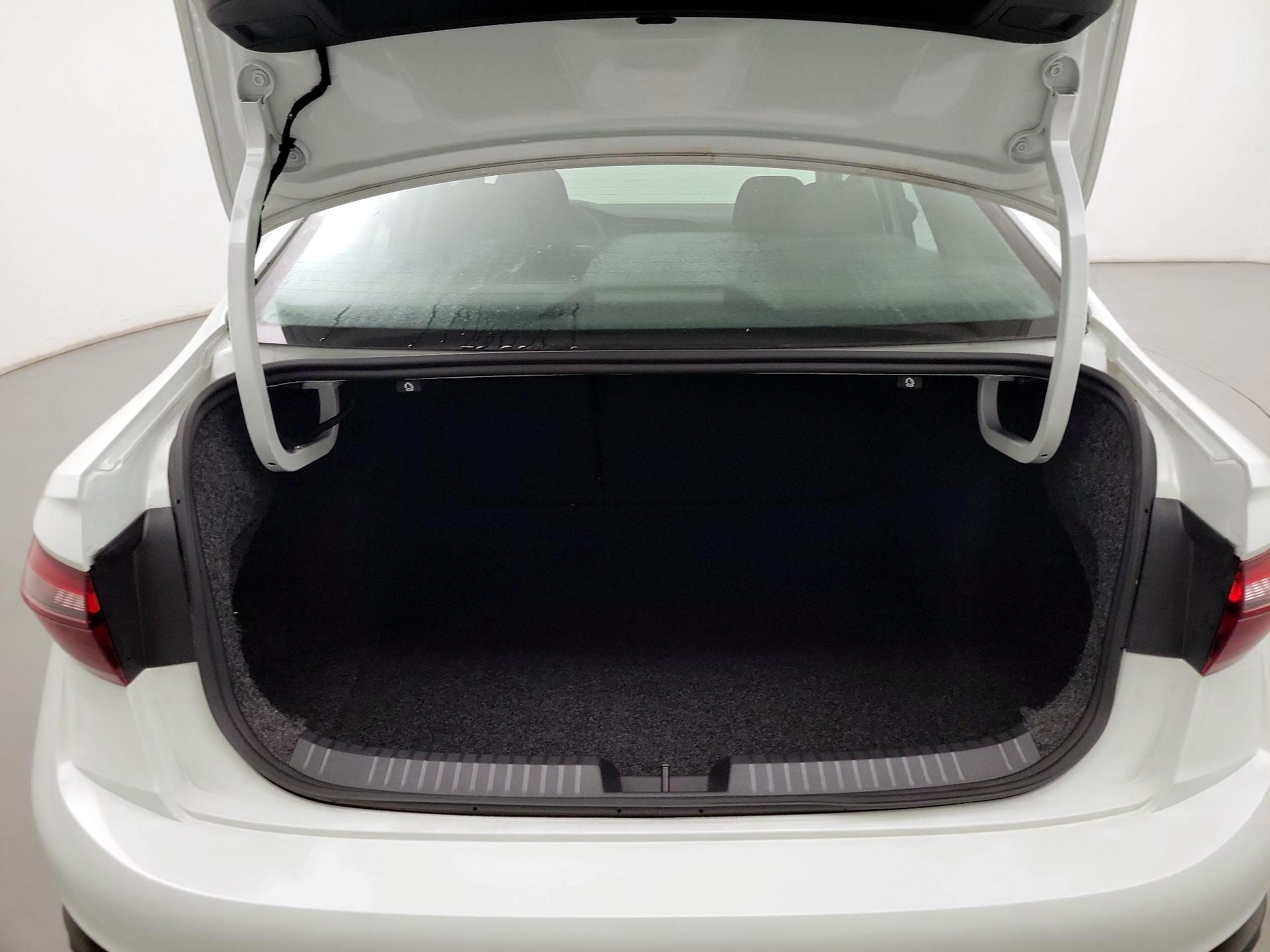 Thumbnail: 2024 Volkswagen Jetta - 18