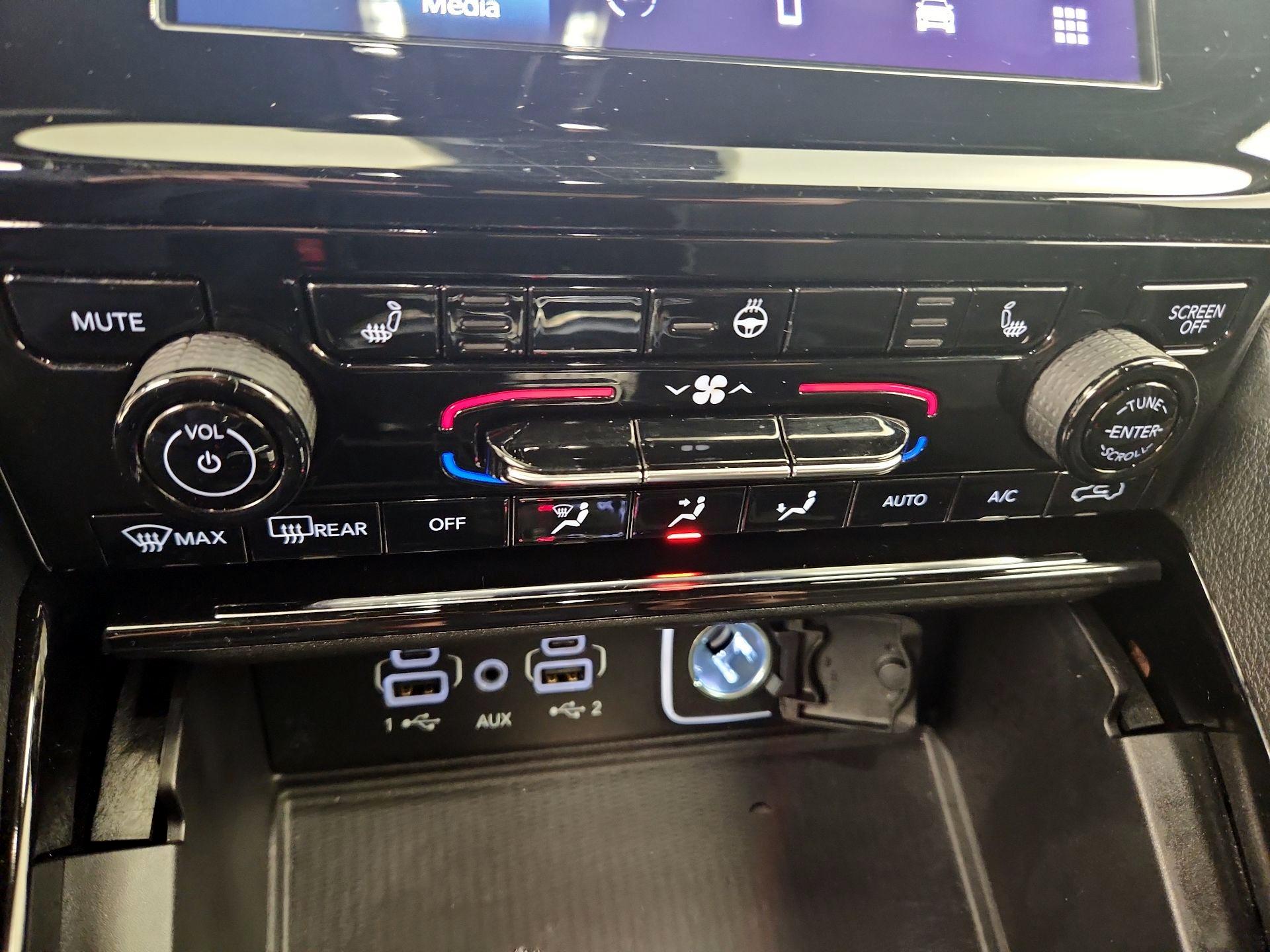 Thumbnail: 2023 Jeep Grand Cherokee - 16