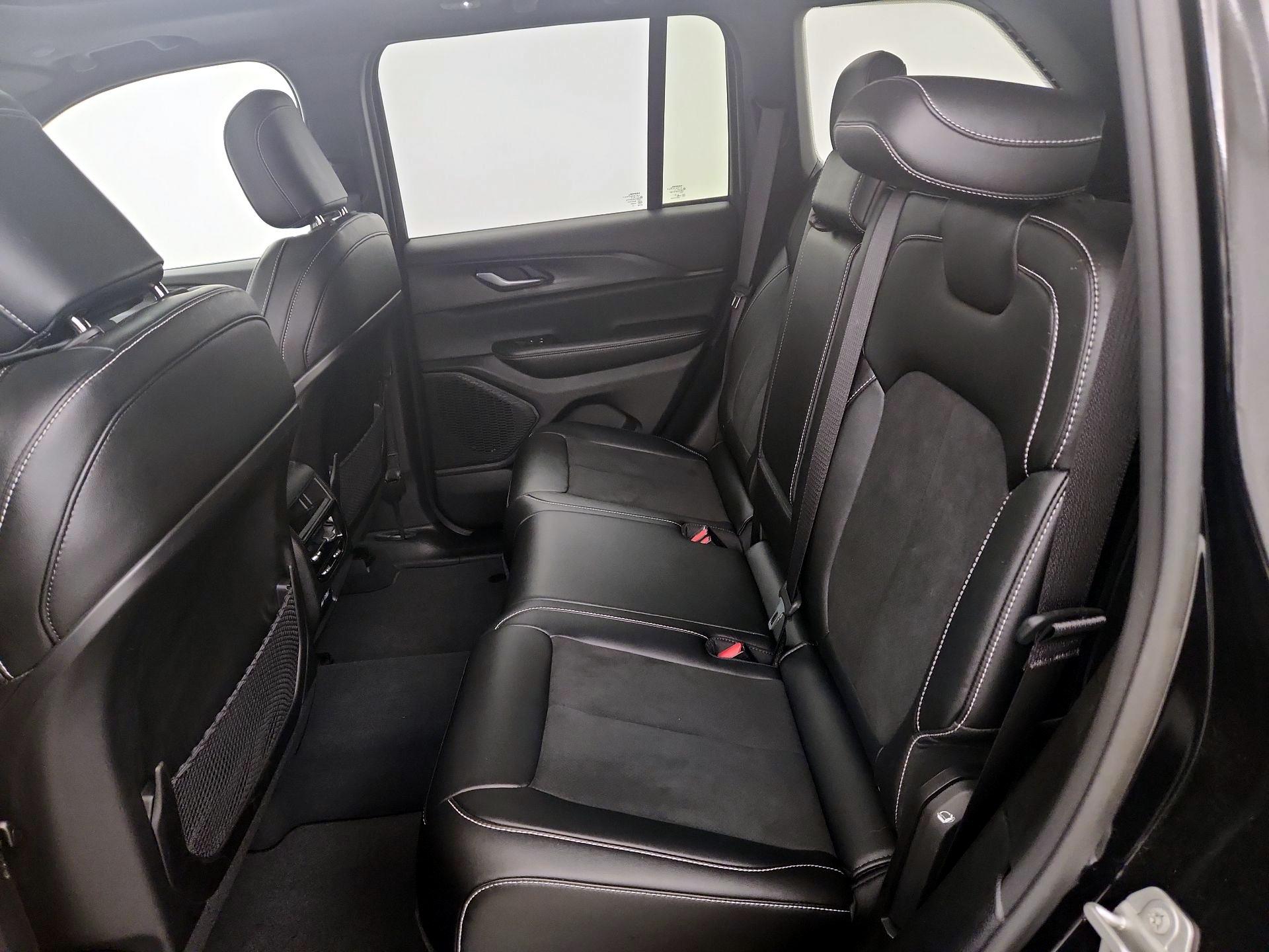 Thumbnail: 2023 Jeep Grand Cherokee - 20