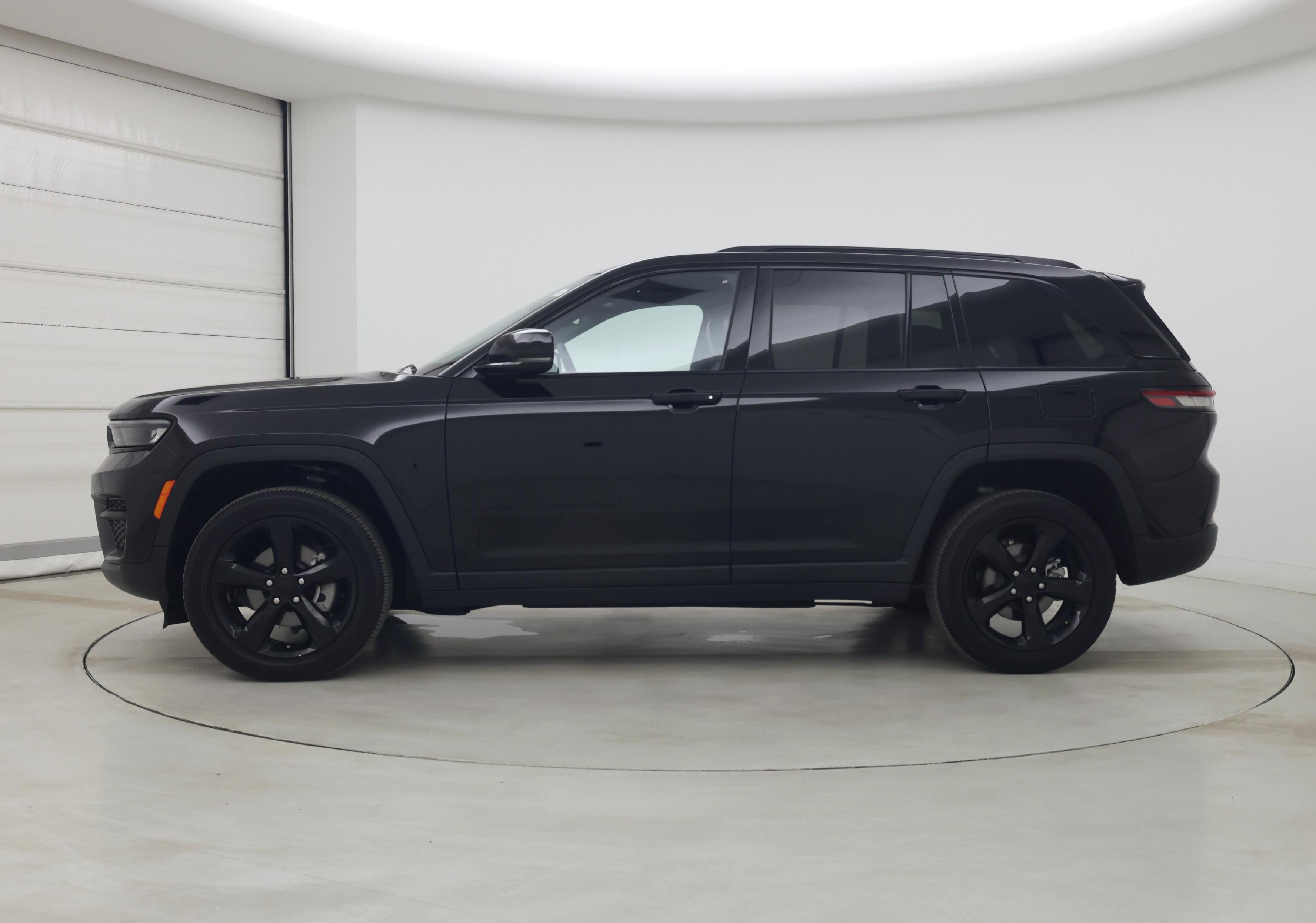 Thumbnail: 2023 Jeep Grand Cherokee - 3