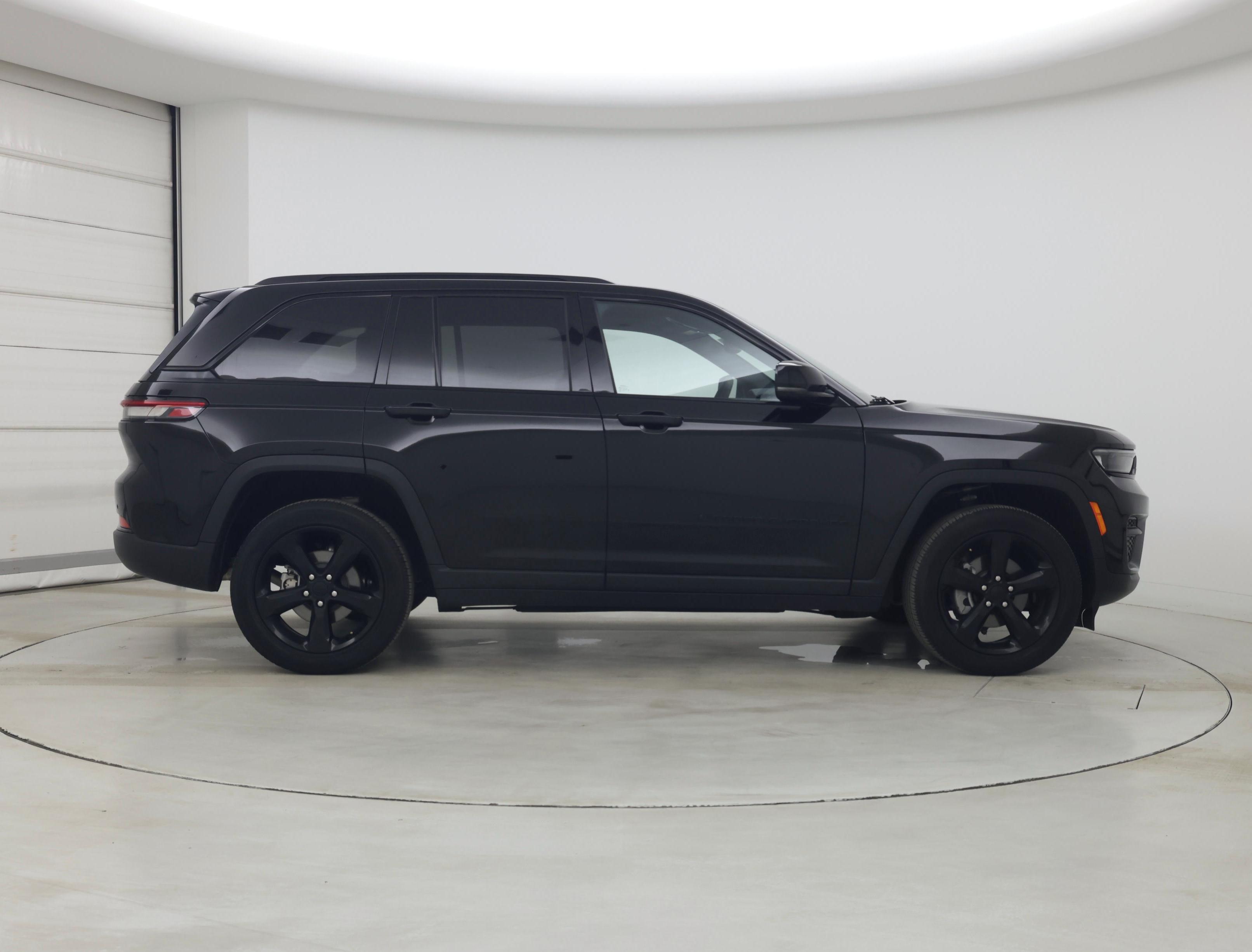 Thumbnail: 2023 Jeep Grand Cherokee - 7